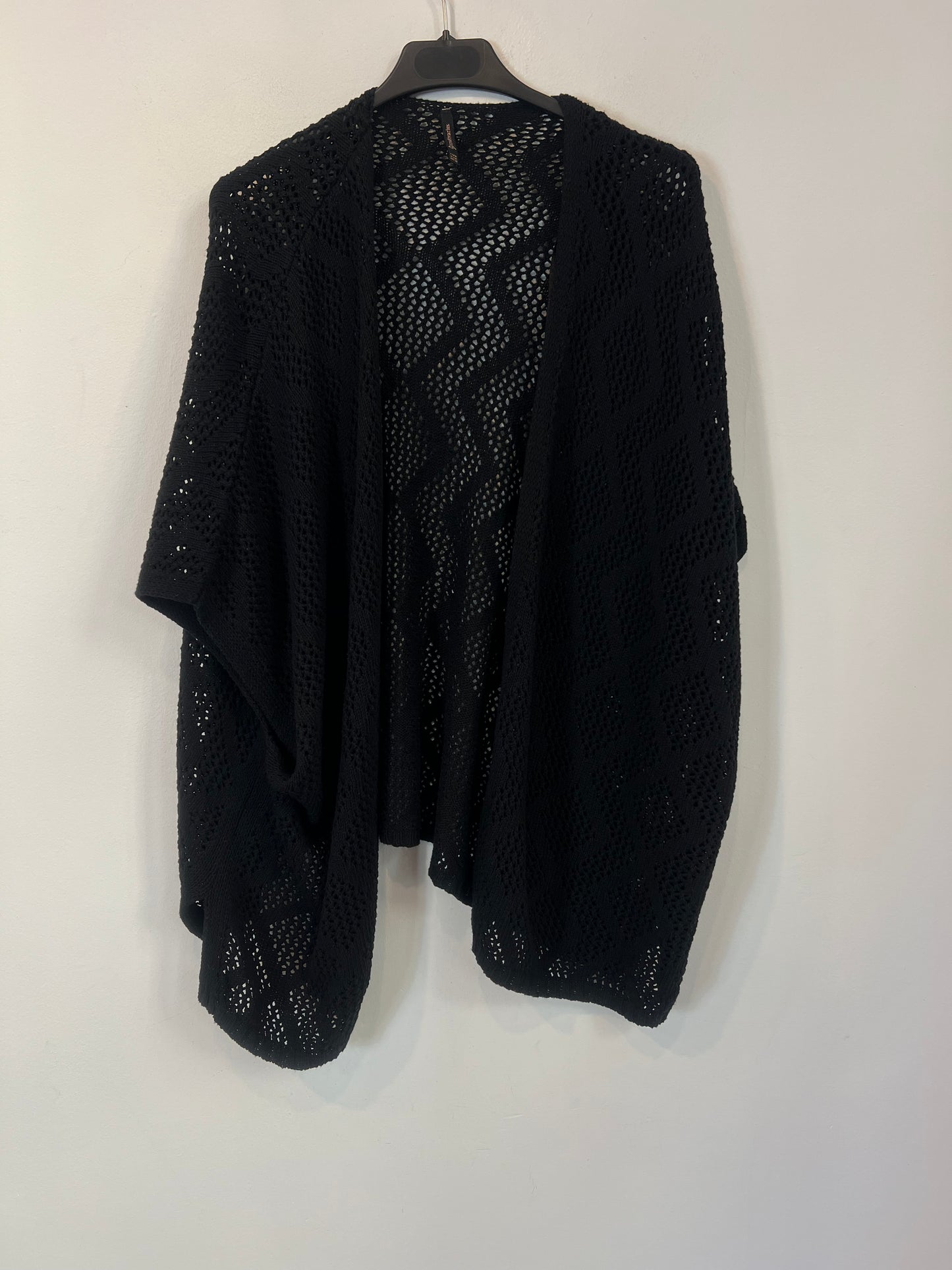 STRADIVARIUS. Cárdigan negro troquelado T.m