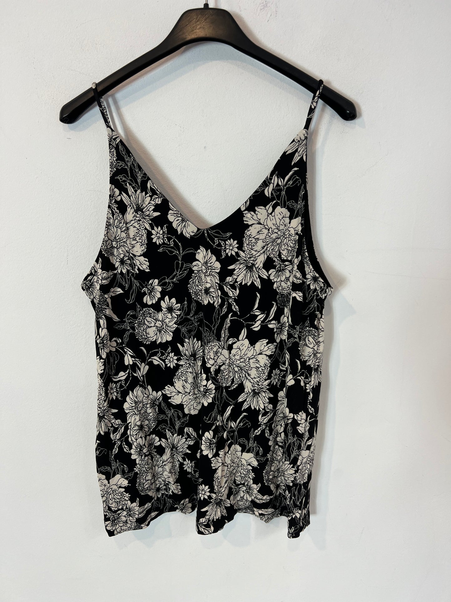 H&M. Black floral Ts top