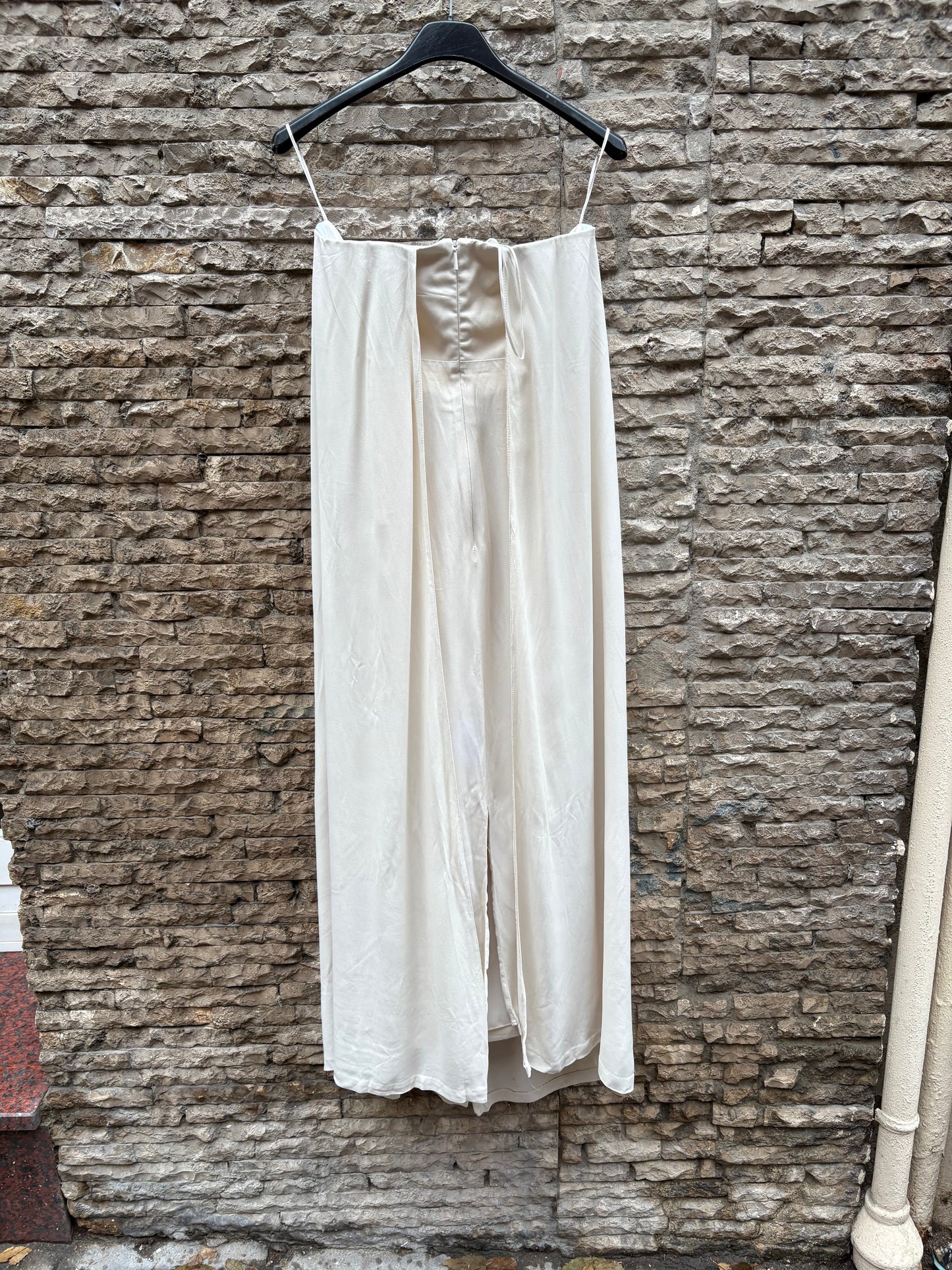 MANGO. Vestido midi beige palabra honor