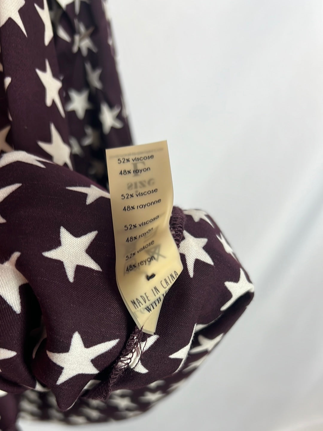 LOVE STORIES. Blusa color berenjena estrellas. T L