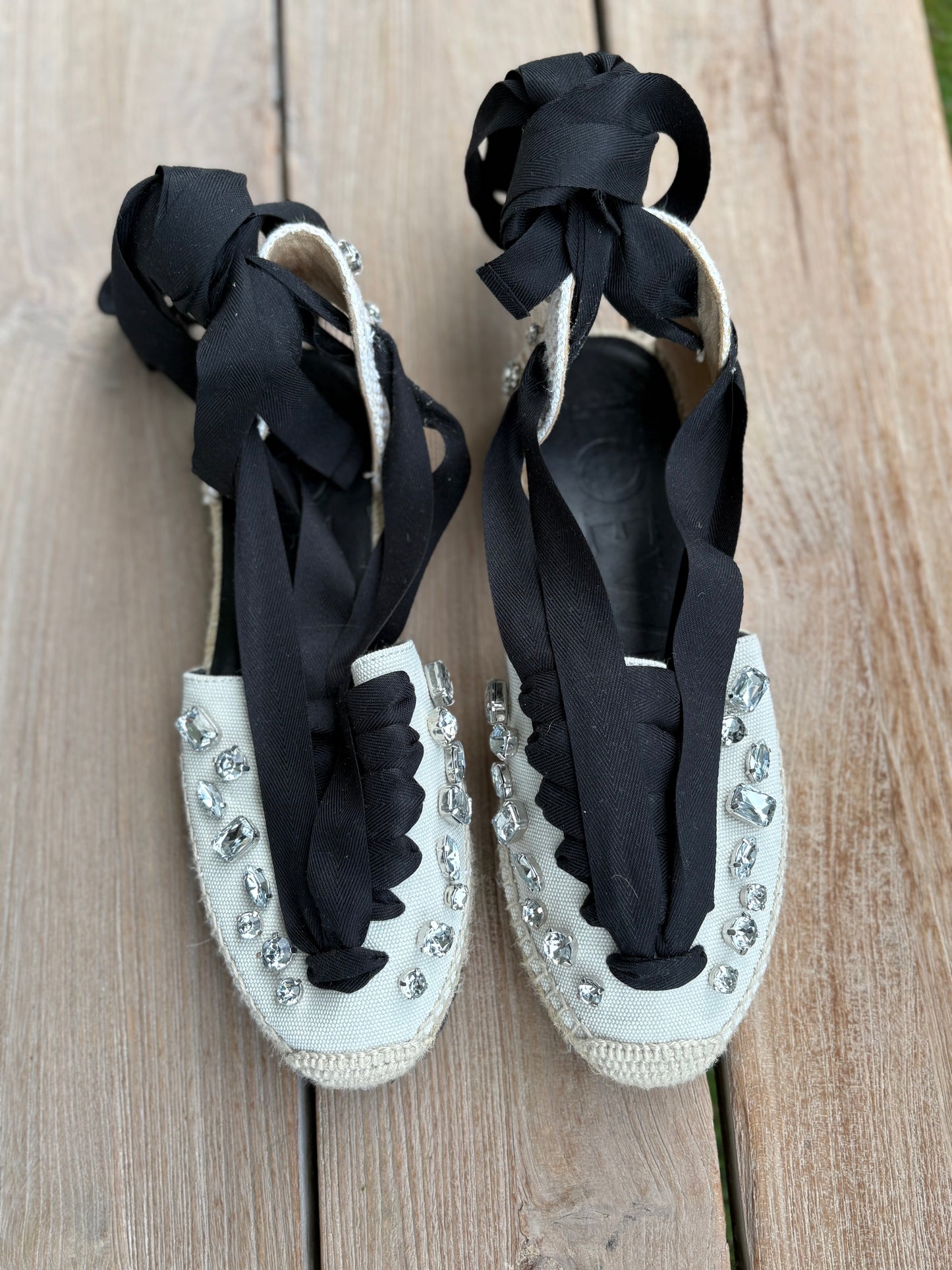 LOEWE. Alpargata detalle pedrería. T 39