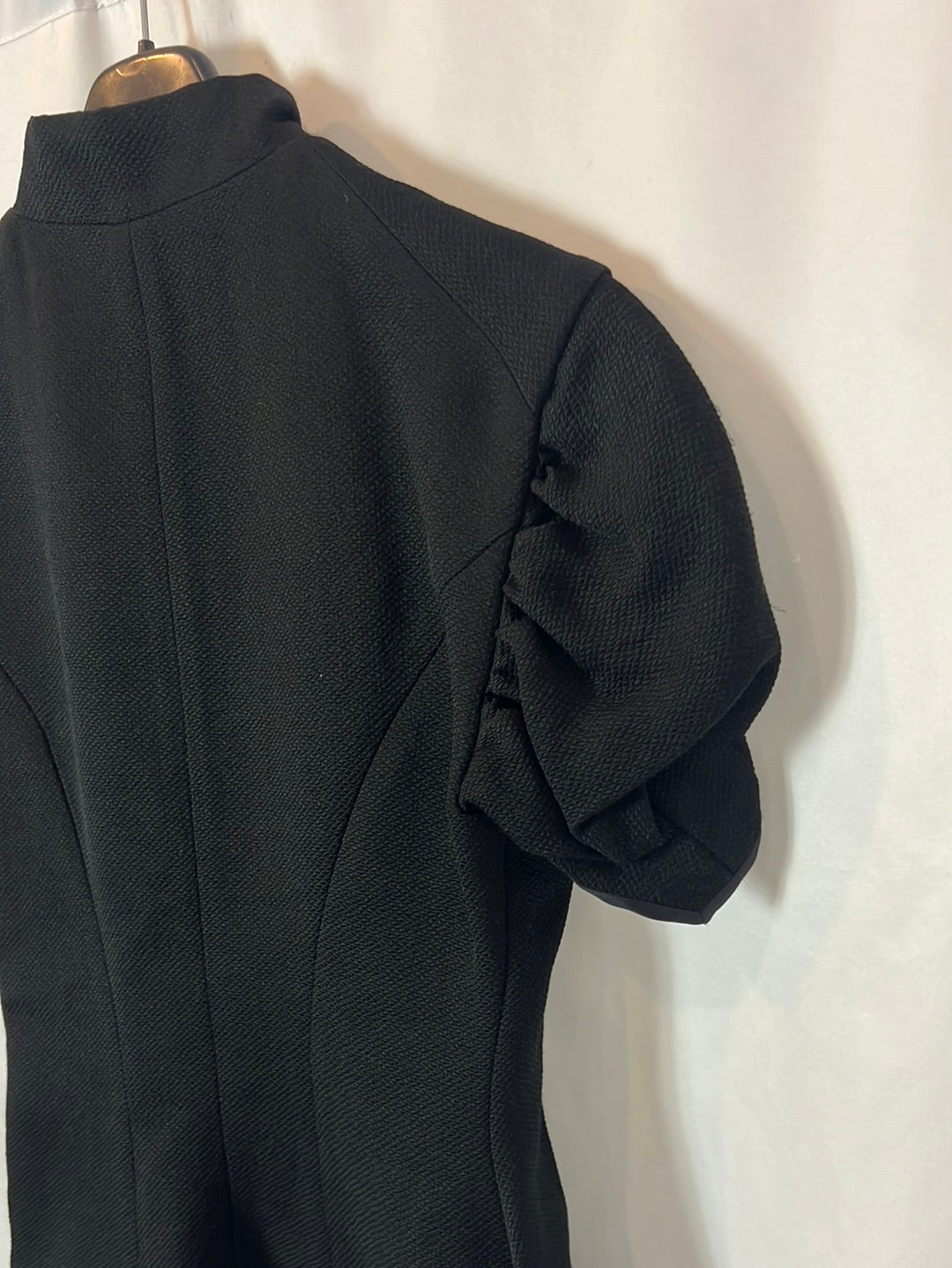 YVES SAINT LAURENT. Chaqueta/ top negro textura. T 38