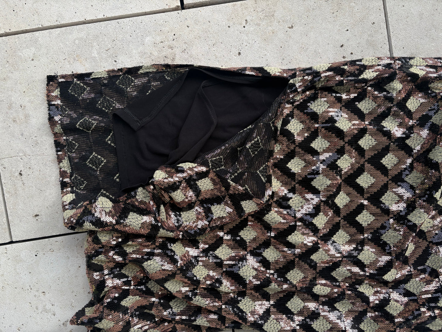 BAYMO. Falda midi lentejuelas colores