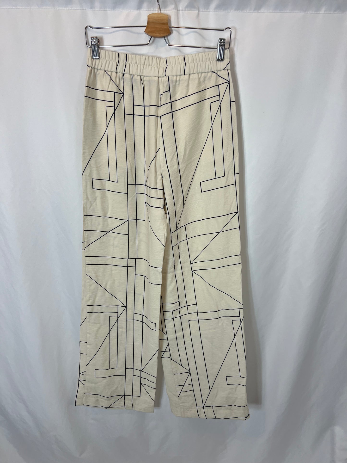 ZARA. Pantalón fluido beige estampado geométrico . T S