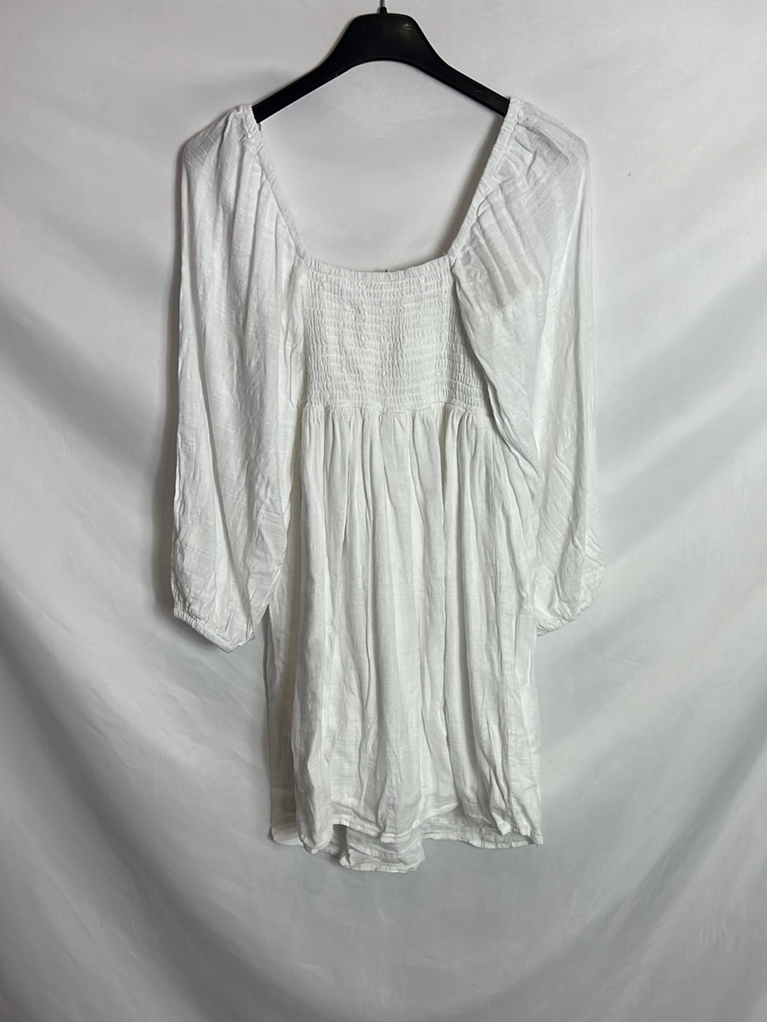 PULL&BEAR. Short white double texture dress S.XS