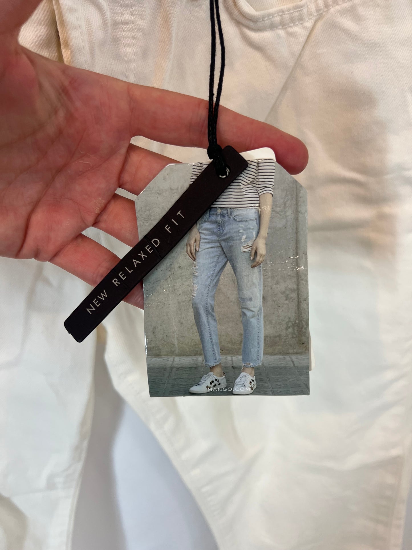 MANGO. Buttoned white denim with fringes. Size 34
