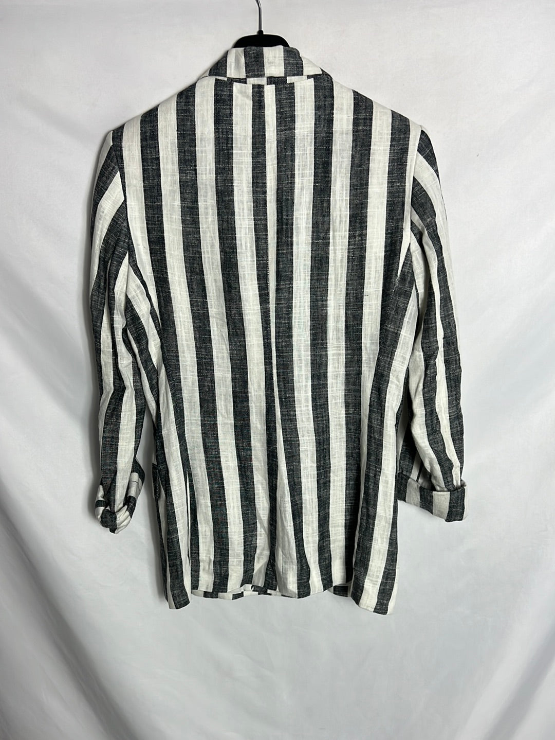 BERSHKA. Blazer Lino rayas cruzada. T S