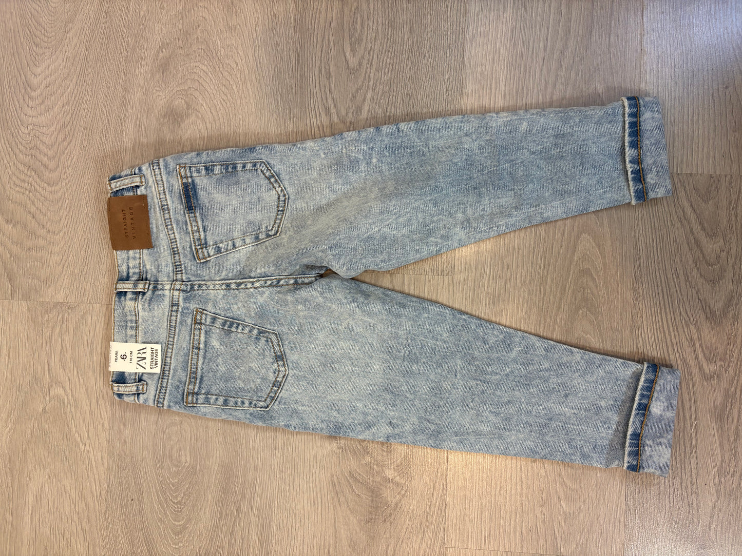 ZARA. Denim claro recto niños. T 6 años