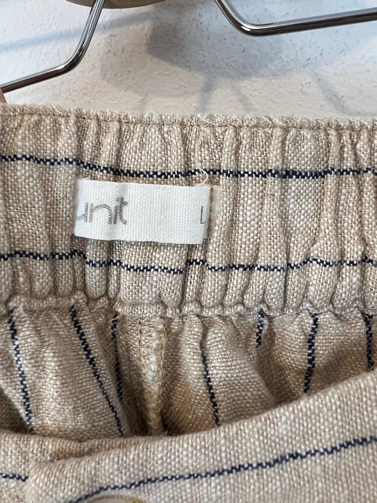 UNIT. Striped Bermuda shorts and vest set with linen. TM/L