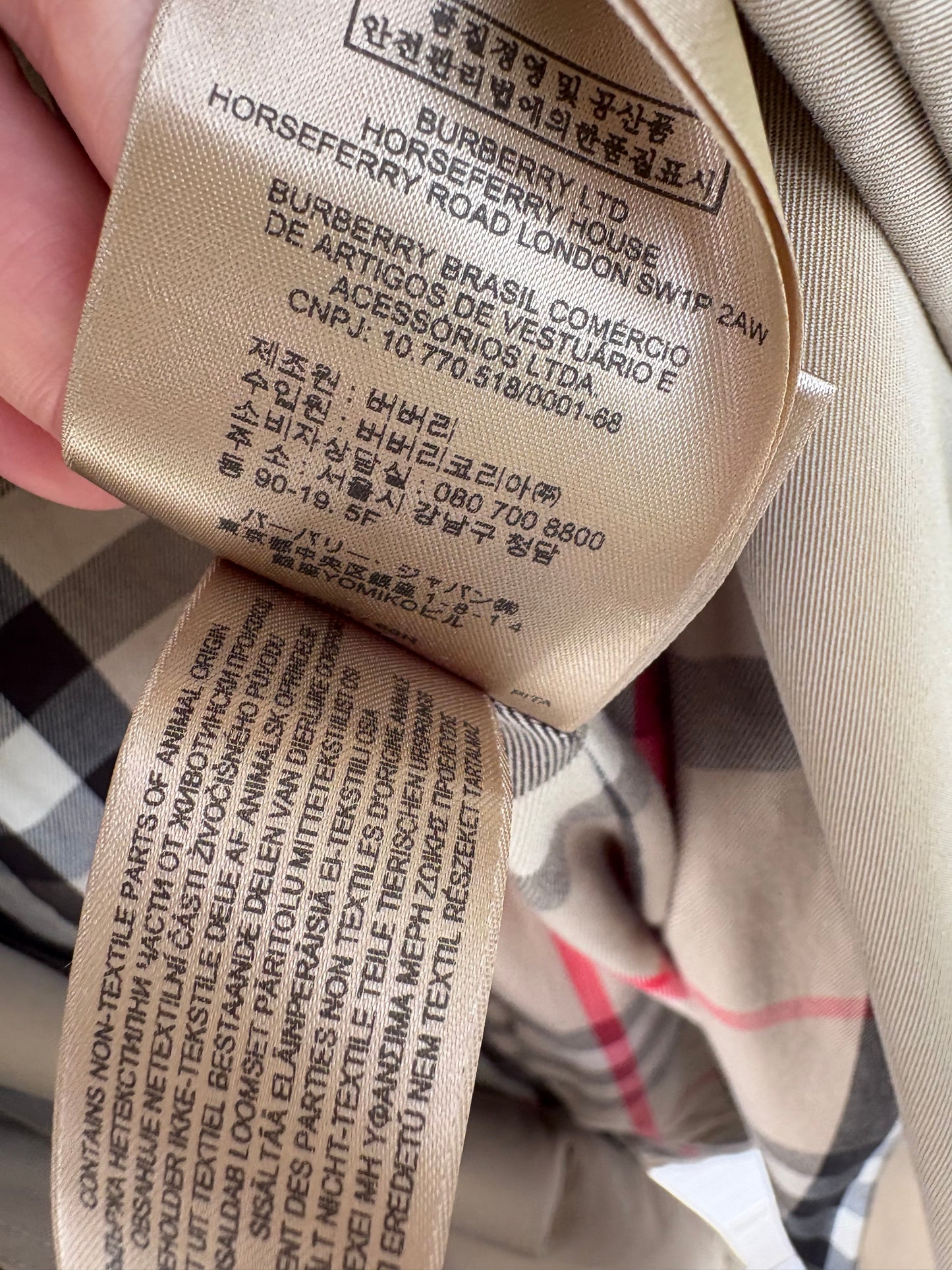 BURBERRYS. Gabardina beige doble botonadura