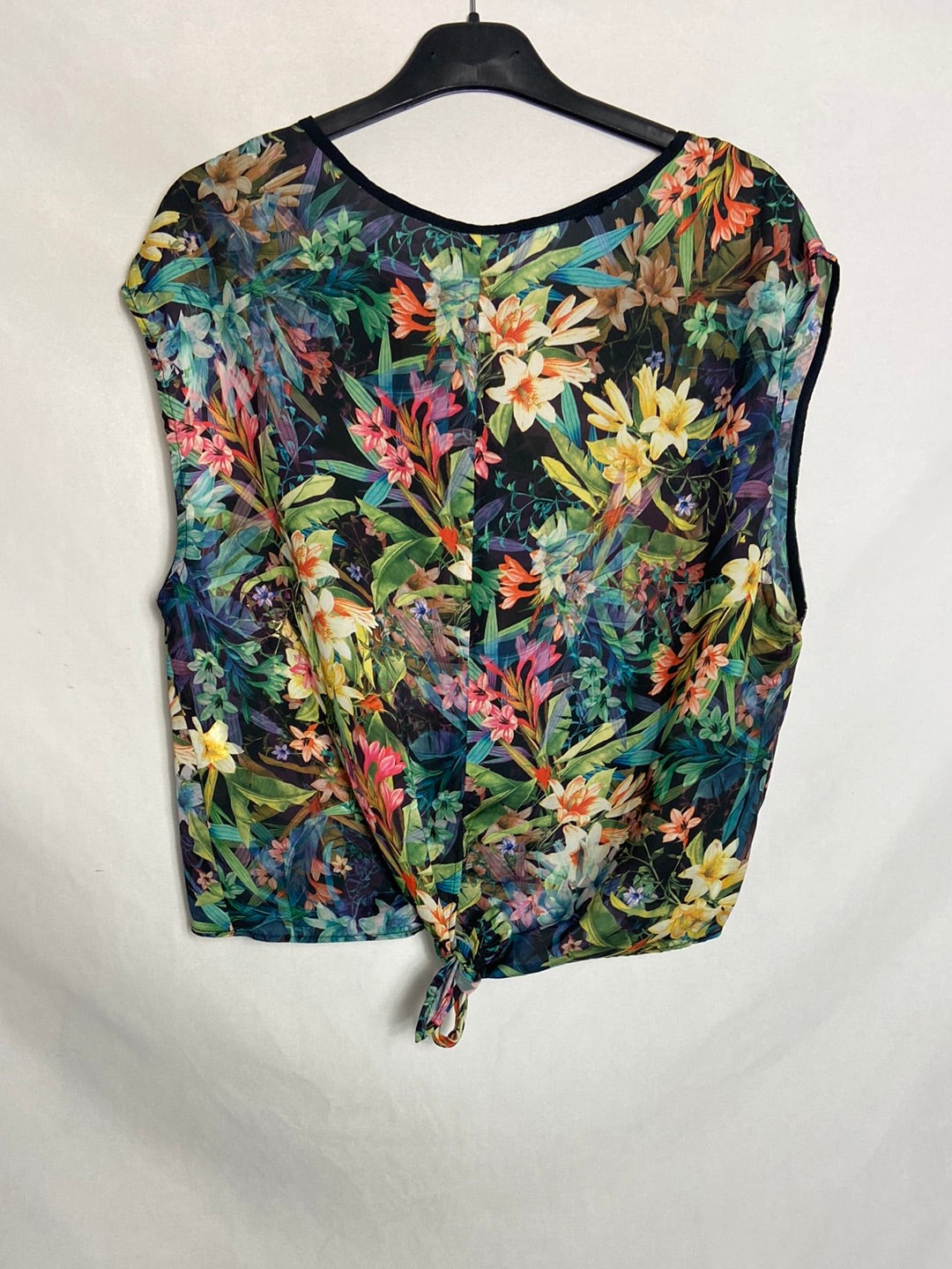 STRADIVARIUS. Top flores nudo. T M