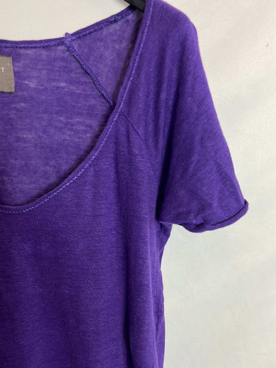 ZARA. Camiseta morada textura. T S