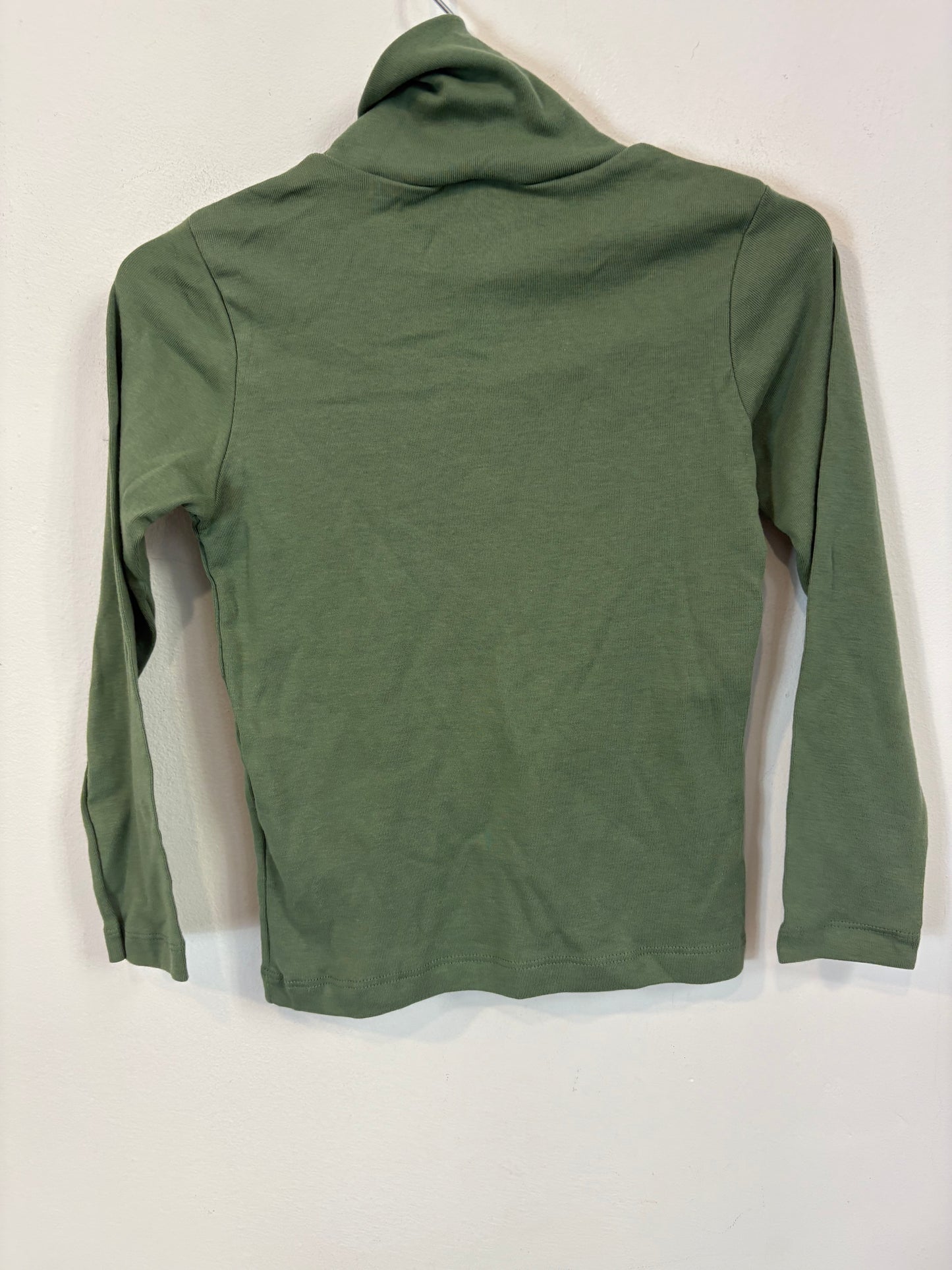 PETIT BATEAU. Camiseta verde manga larga. T 6 años