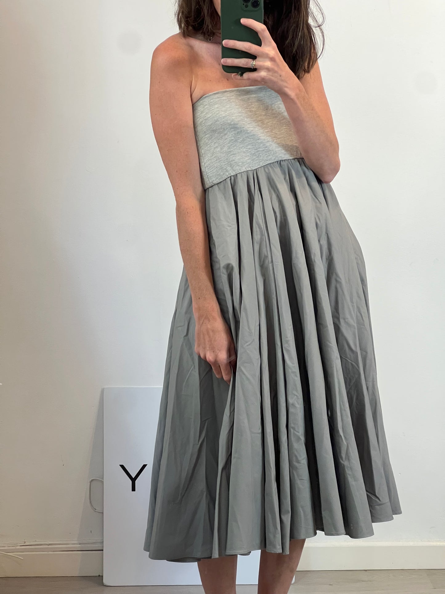 GIMAGUAS. Vestido/falda gris vuelo Tu(s)