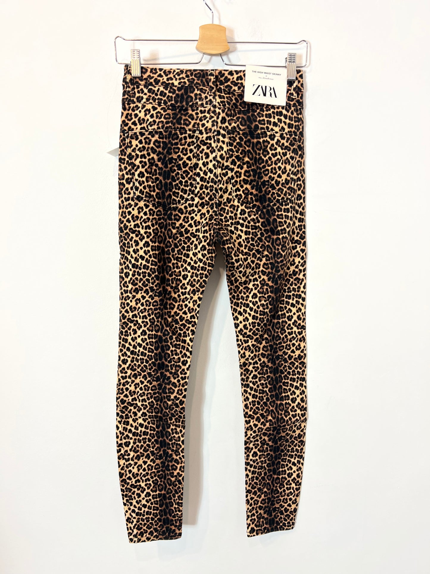 ZARA. Denim pitillo animal print. T 36