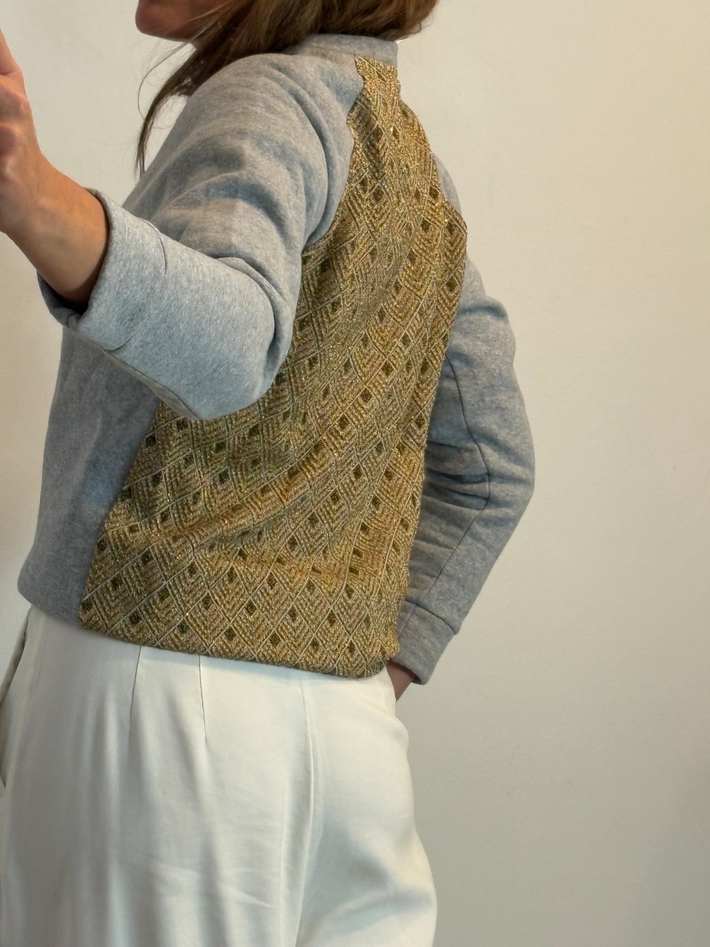 SEMICOUTURE. Sudadera gris y dorada