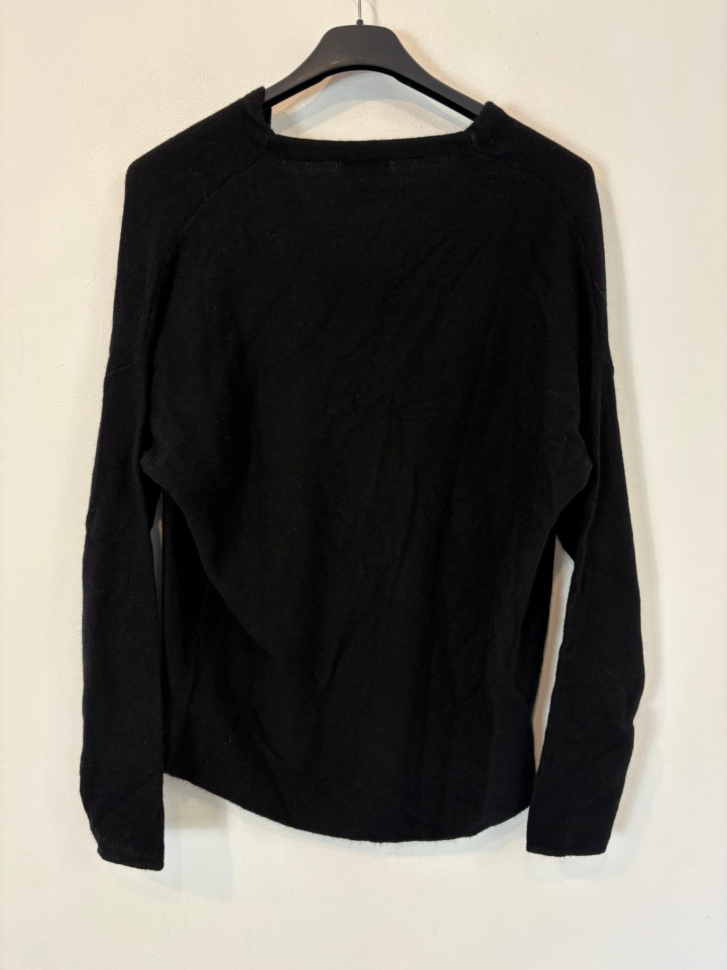 CLUB MÓNACO. Jersey negro cashmere detalle cuello. T S