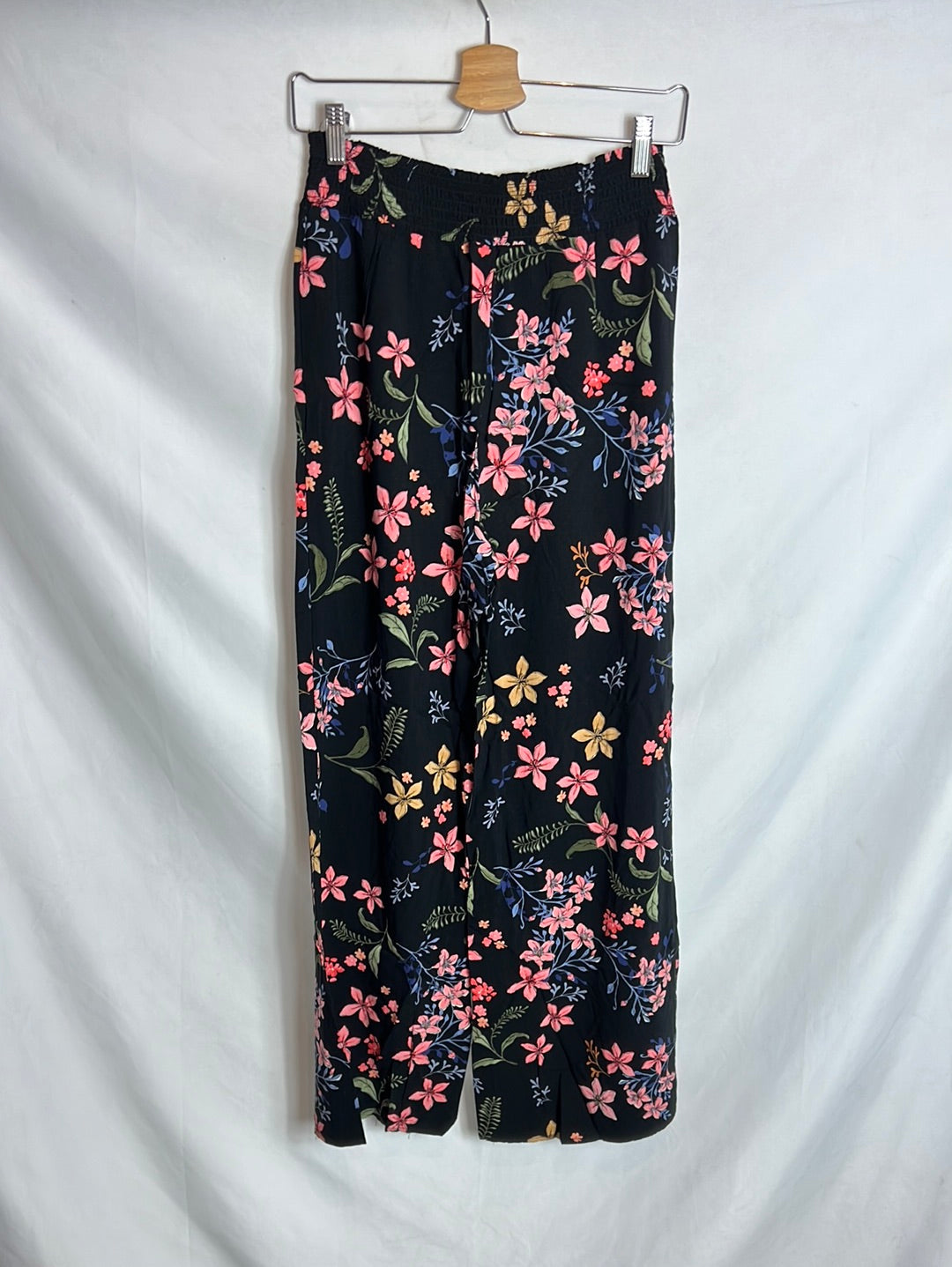STRADIVARIUS. Black floral palazzo pants. TS