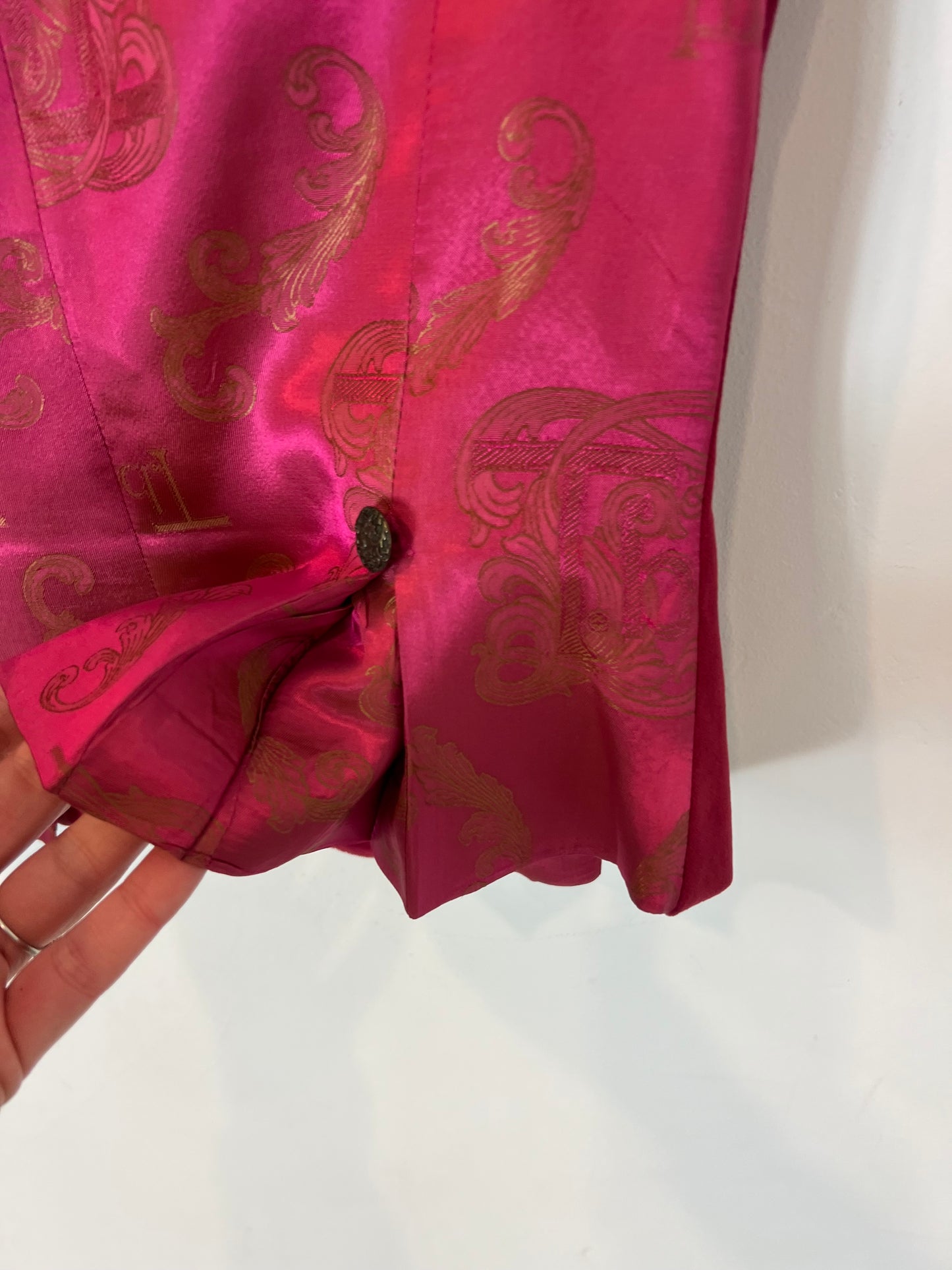 TBA. Chaleco terciopelo burdeos T.36