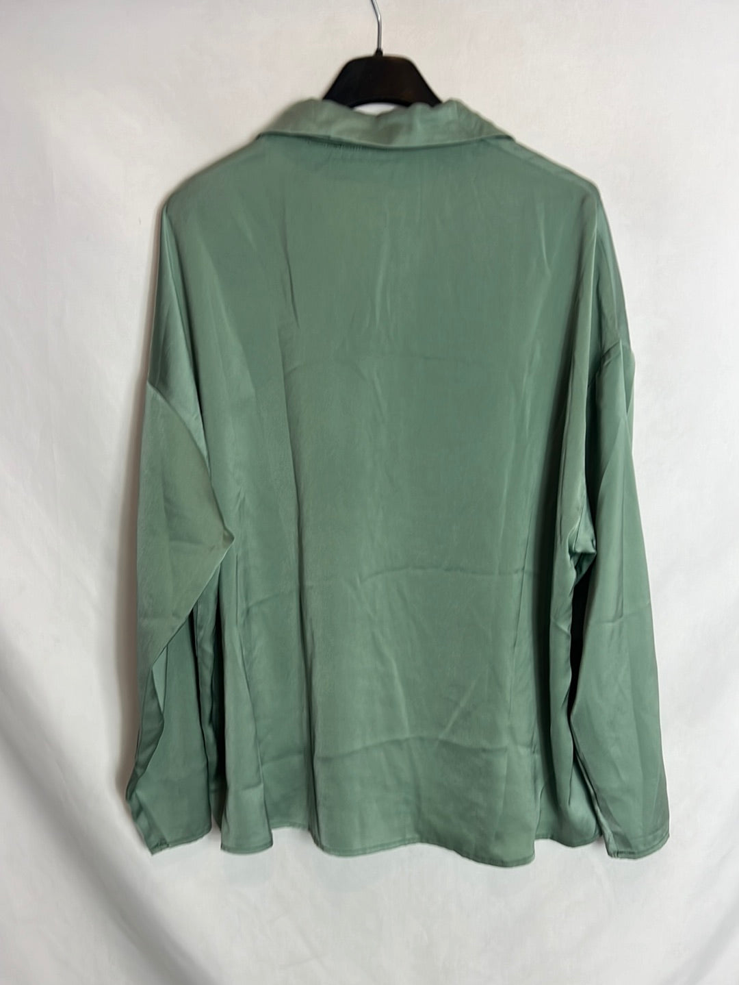 MANGO. Green satin blouse. T.S.