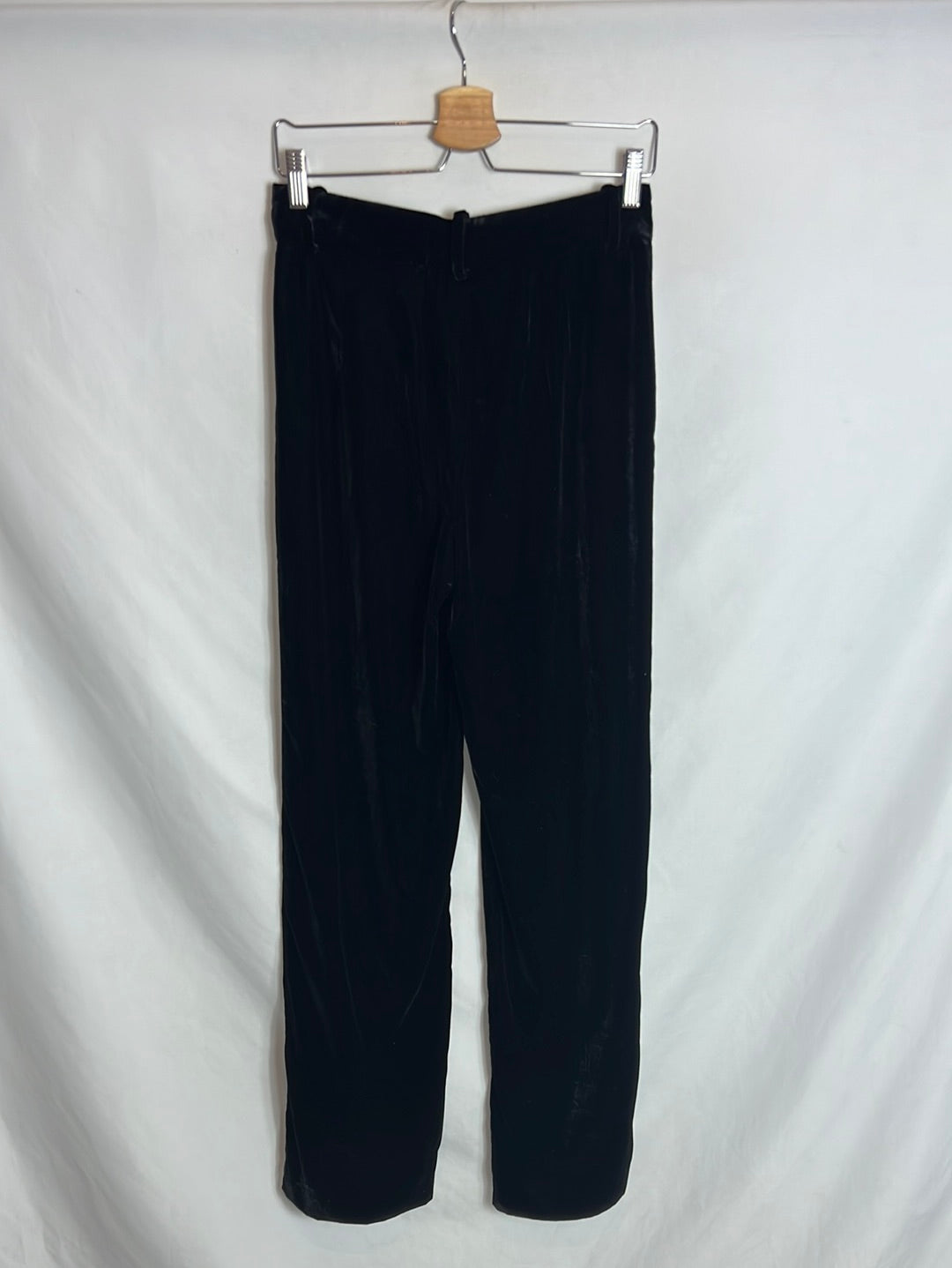 ZARA. Pantalón negro pinzas terciopelo. T S