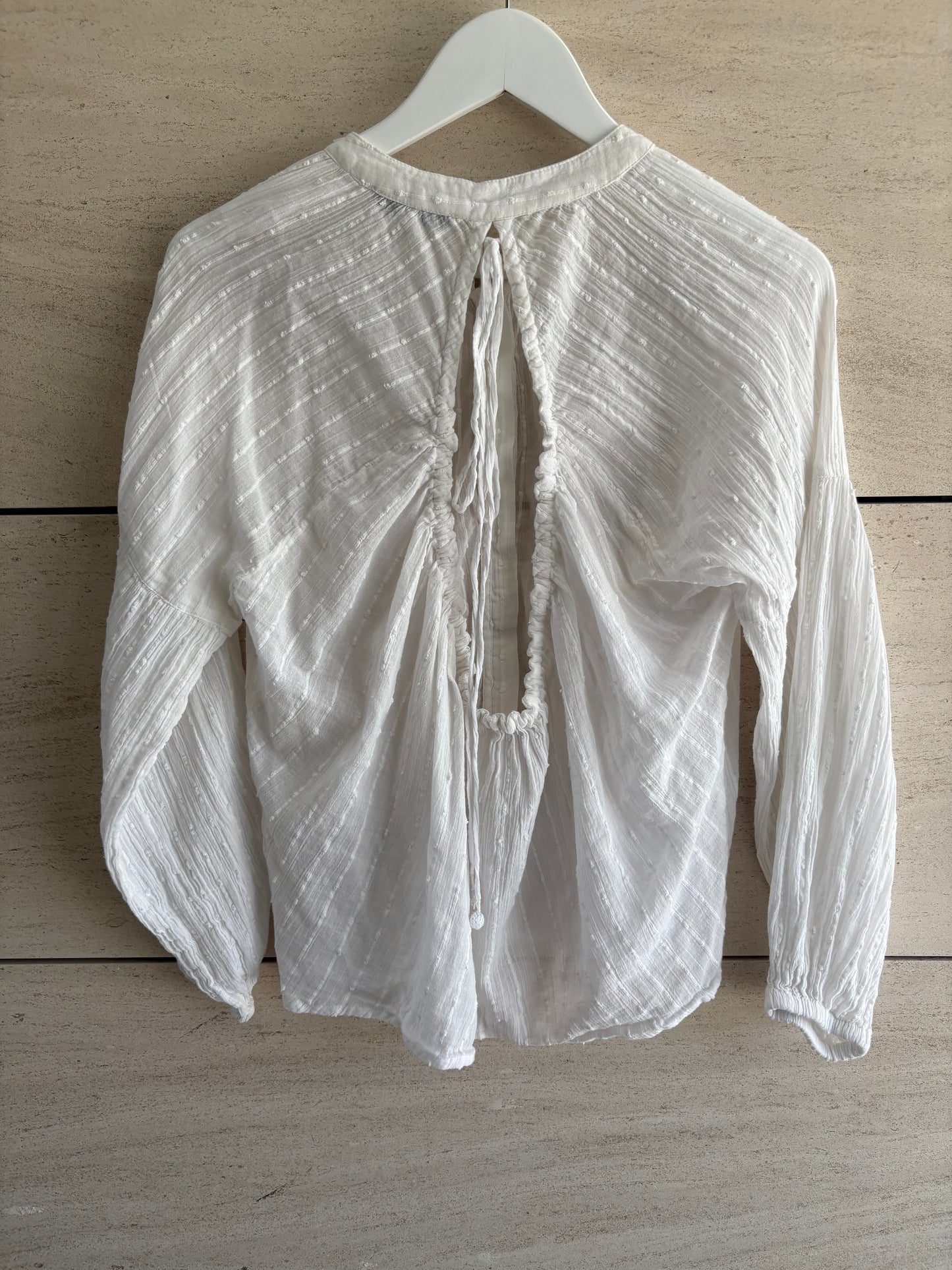 INTROPIA. blusa blanca detalle espalda T.s