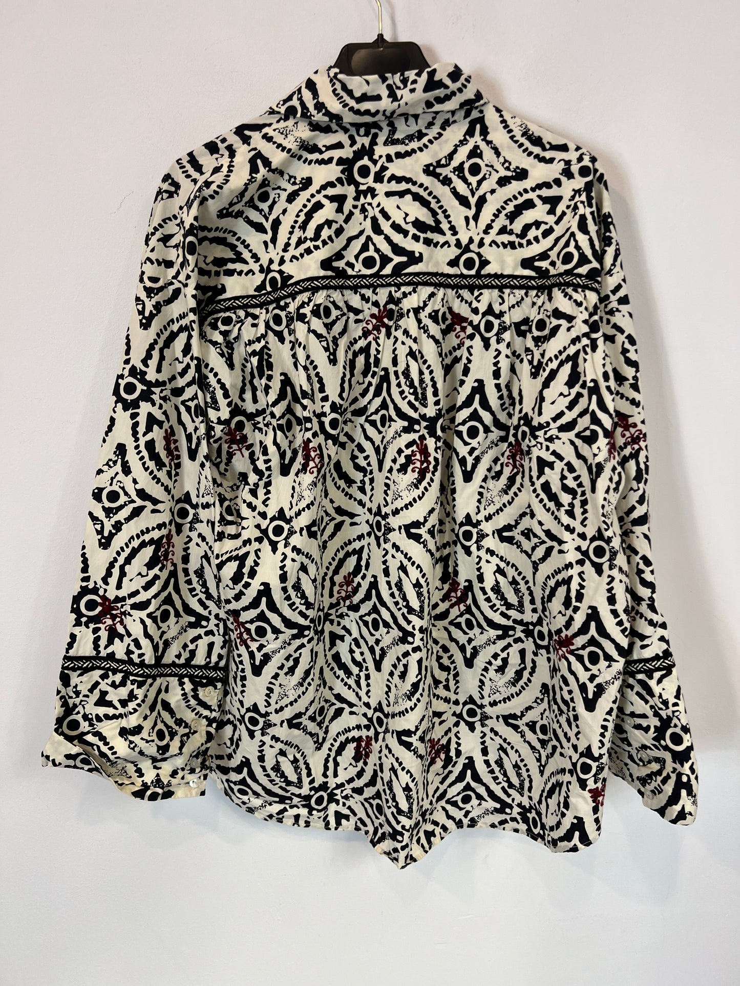 ZARA. White printed shirt. TS/M