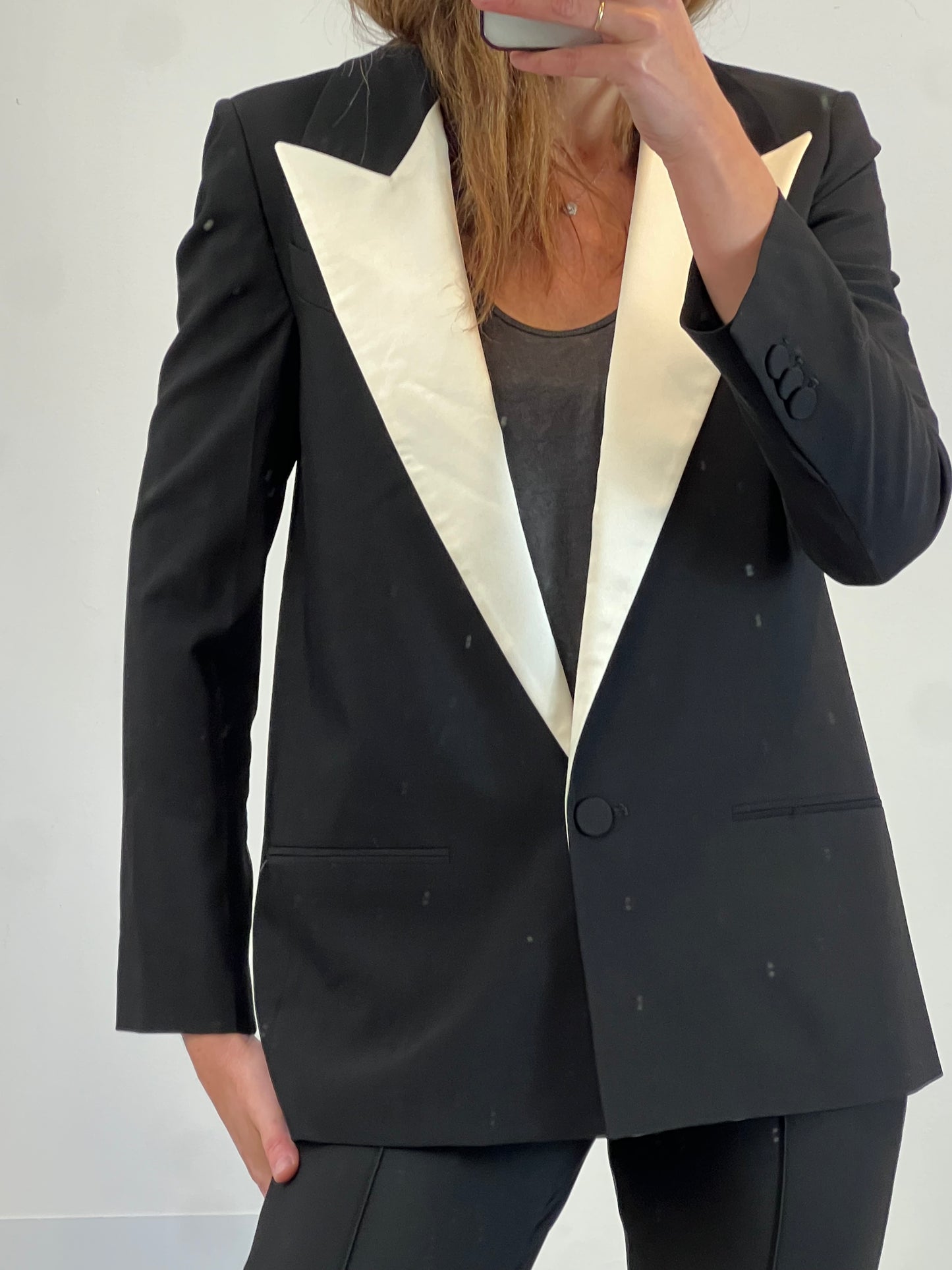 ZARA. Blazer negra solapa blanca satinada. T S