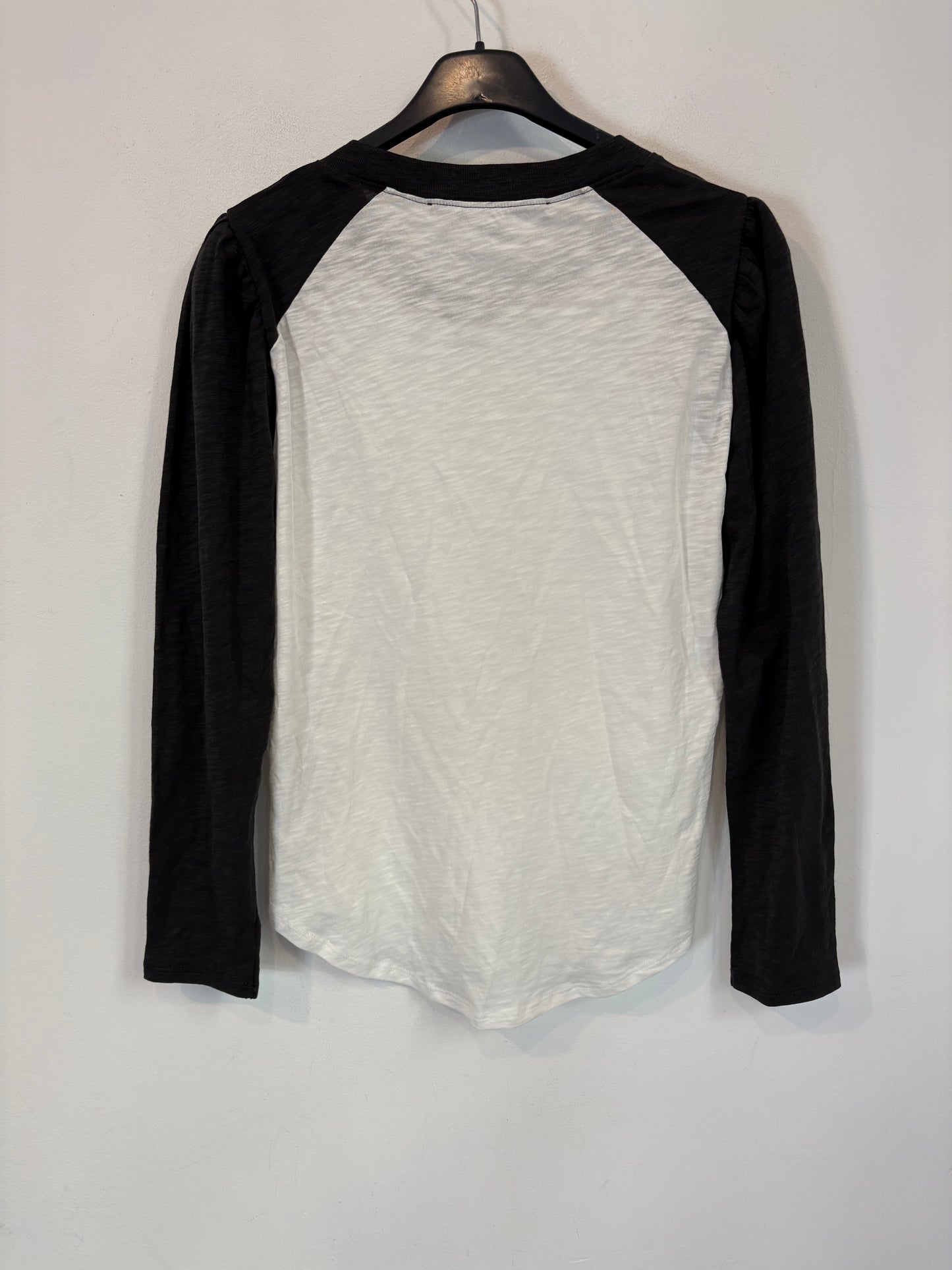 VERONICA BEARD. Camiseta bicolor detalle hombros