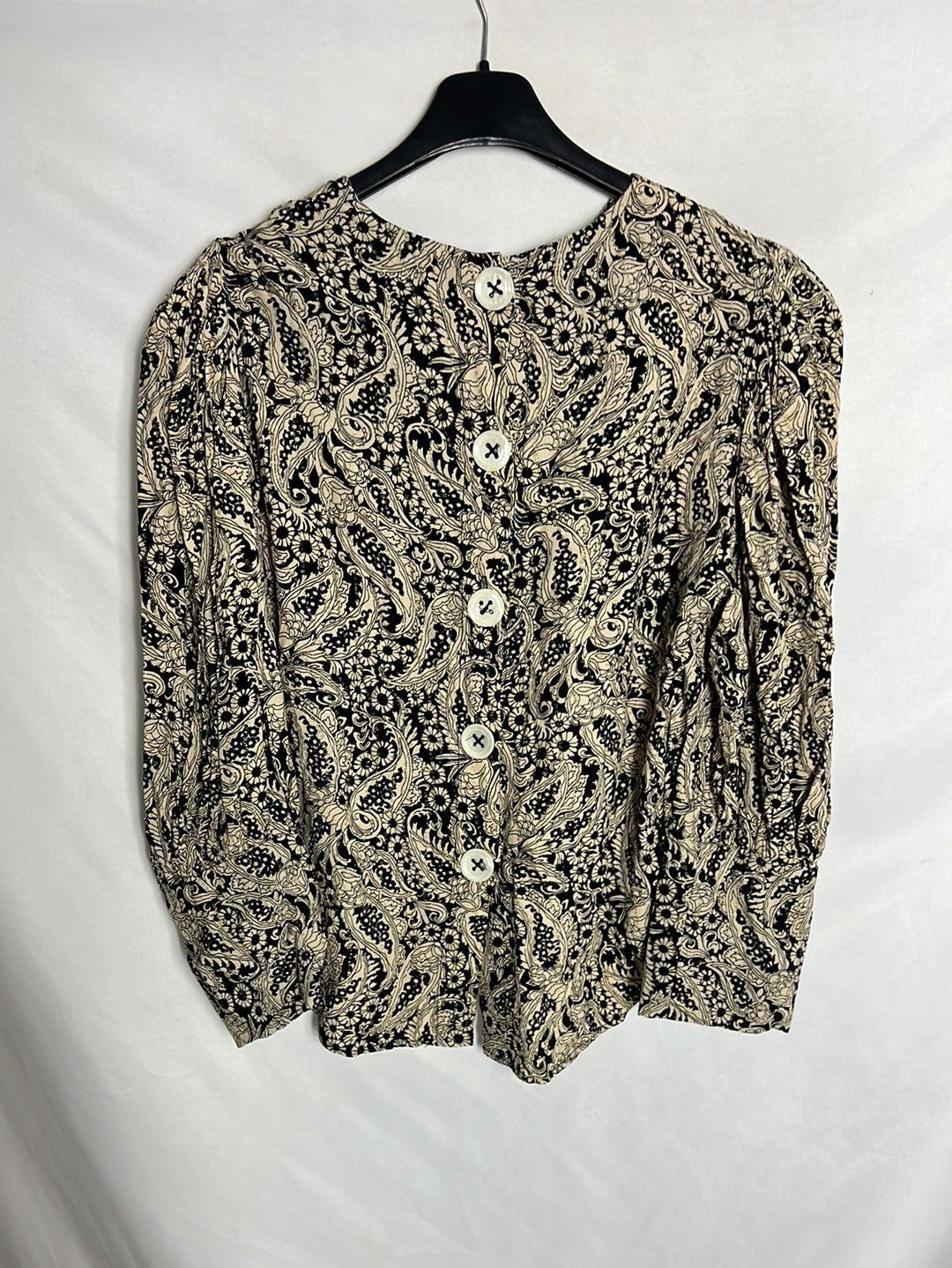 ZARA. Blusa negra estampada hilos brillo. T M