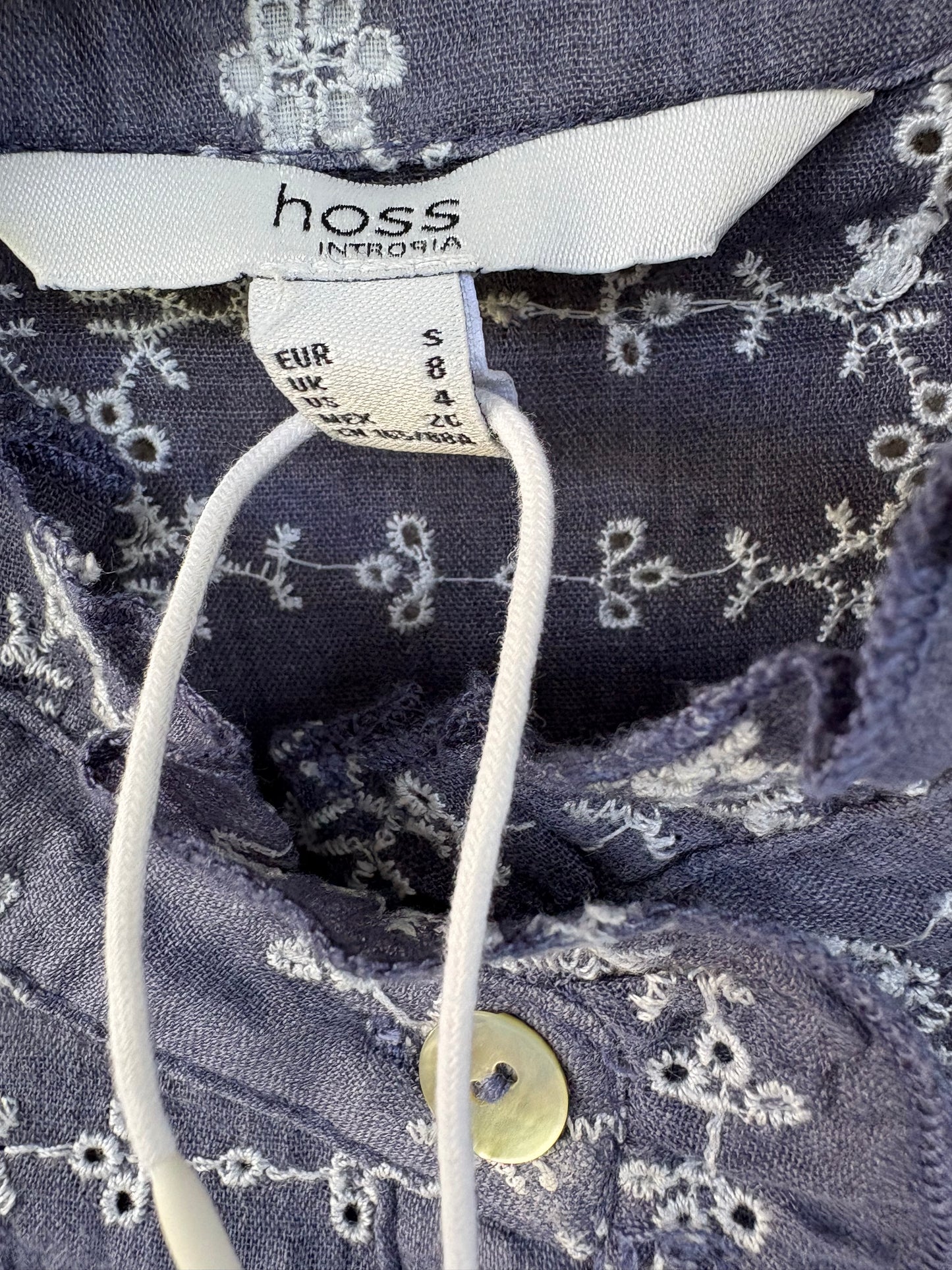 INTROPIA. Blusa azul bordada. T S