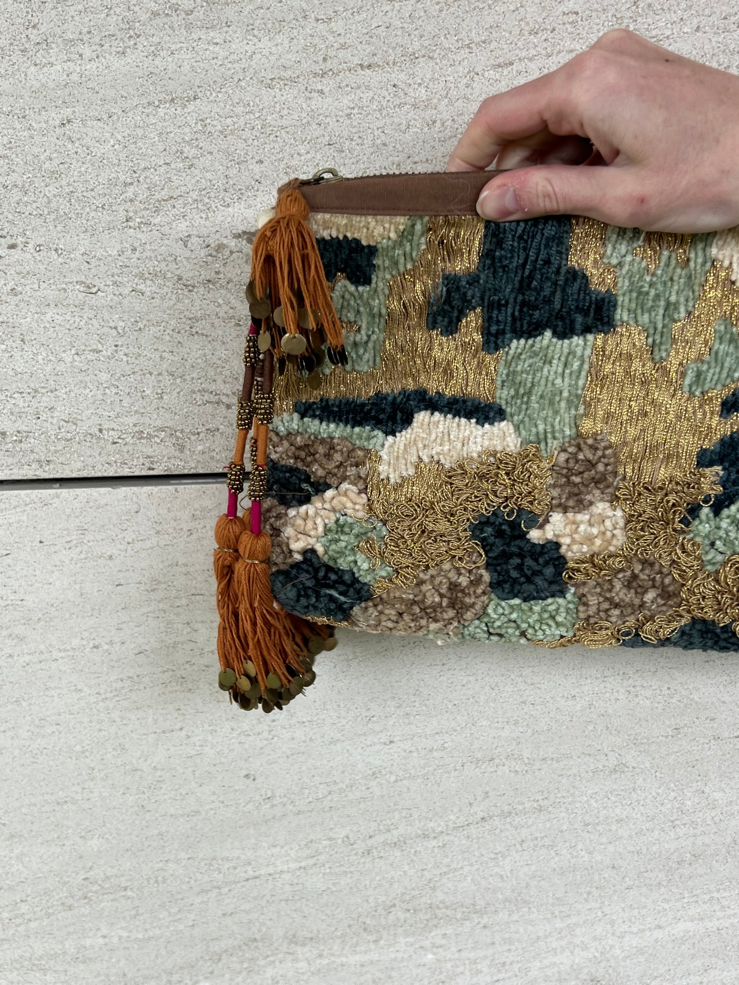 ZARA. Cartera de mano texturas