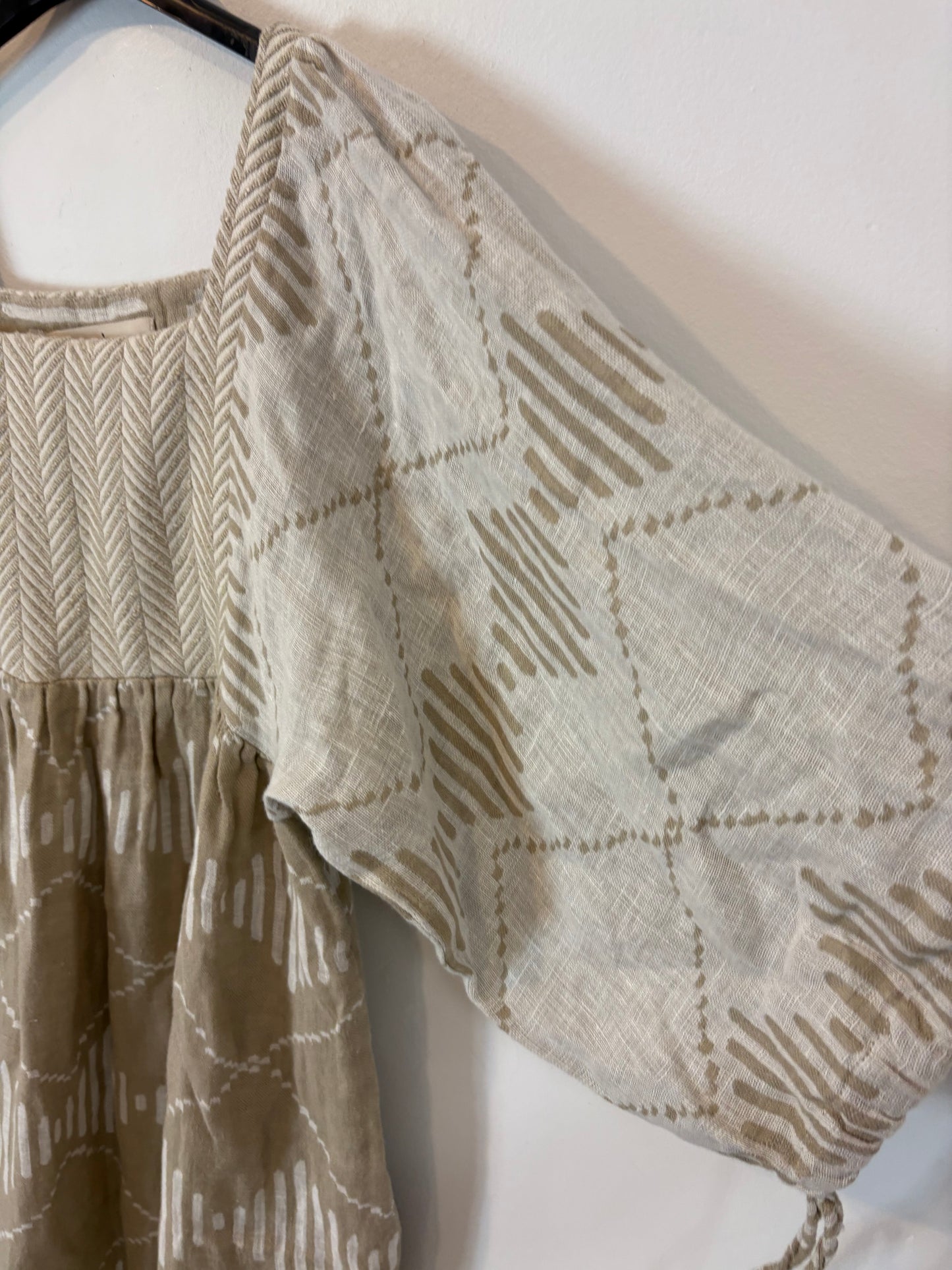 MARÁVIC. Vestido largo beige rayas T.xs