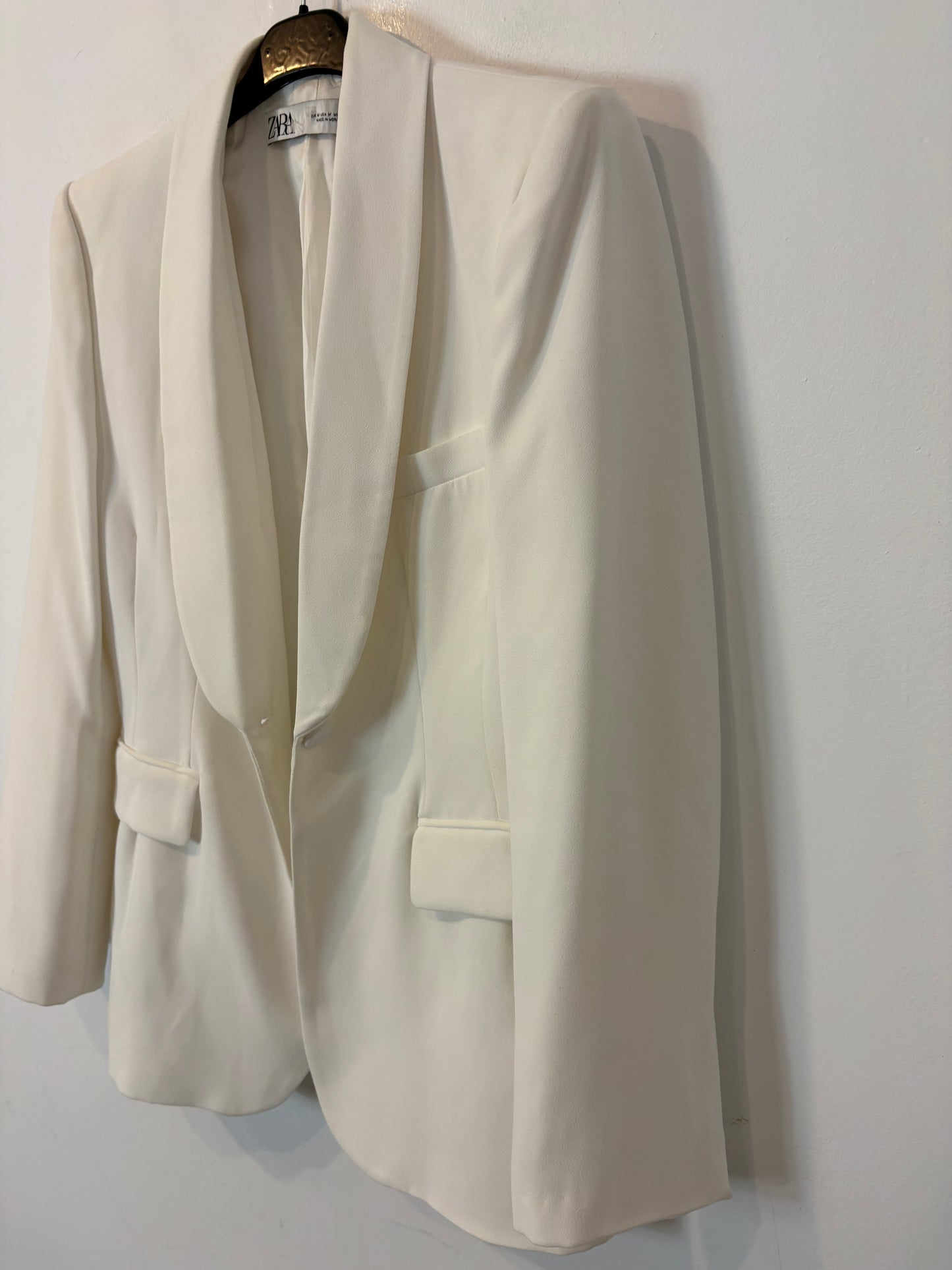 ZARA. Traje de chaqueta blanco