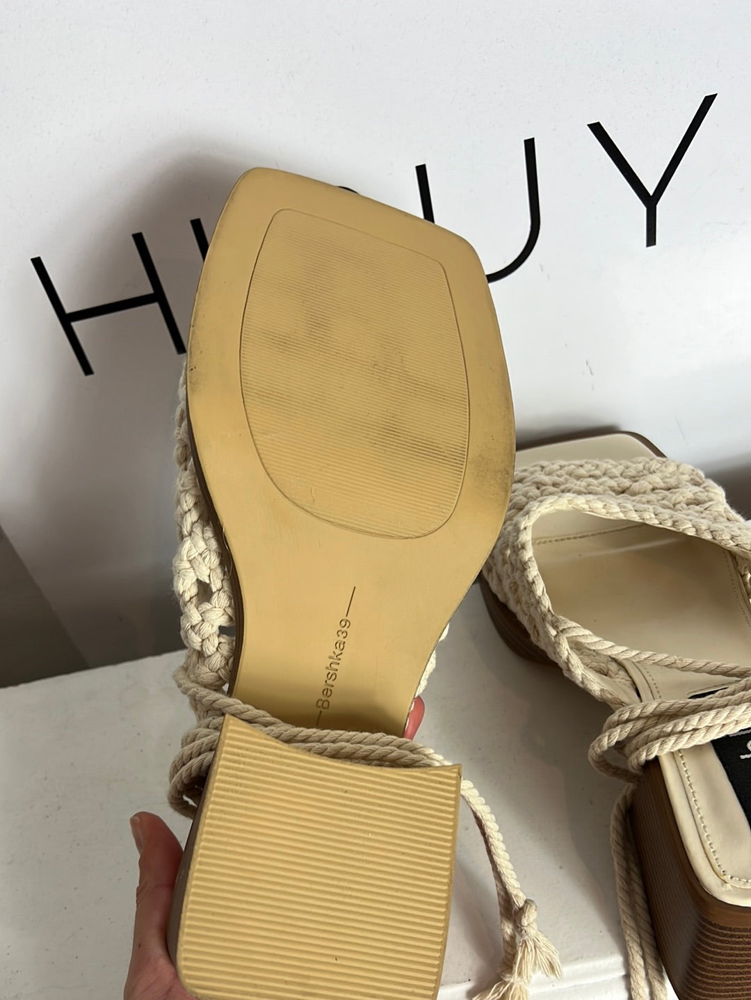 BERSHKA. Sandalias plataforma crochet . T 39