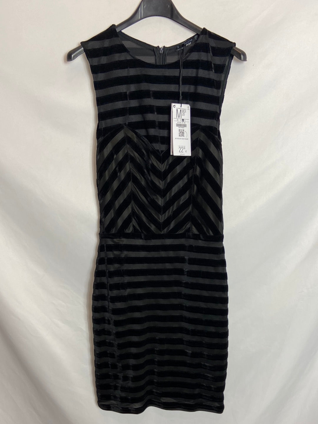 BERSHKA. Double-textured black dress, size M – Hibuy market