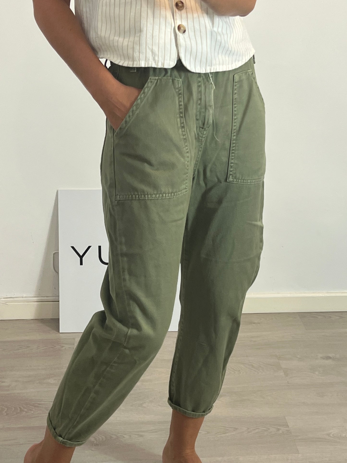 ZARA. Denim verde bolsillos. T 36