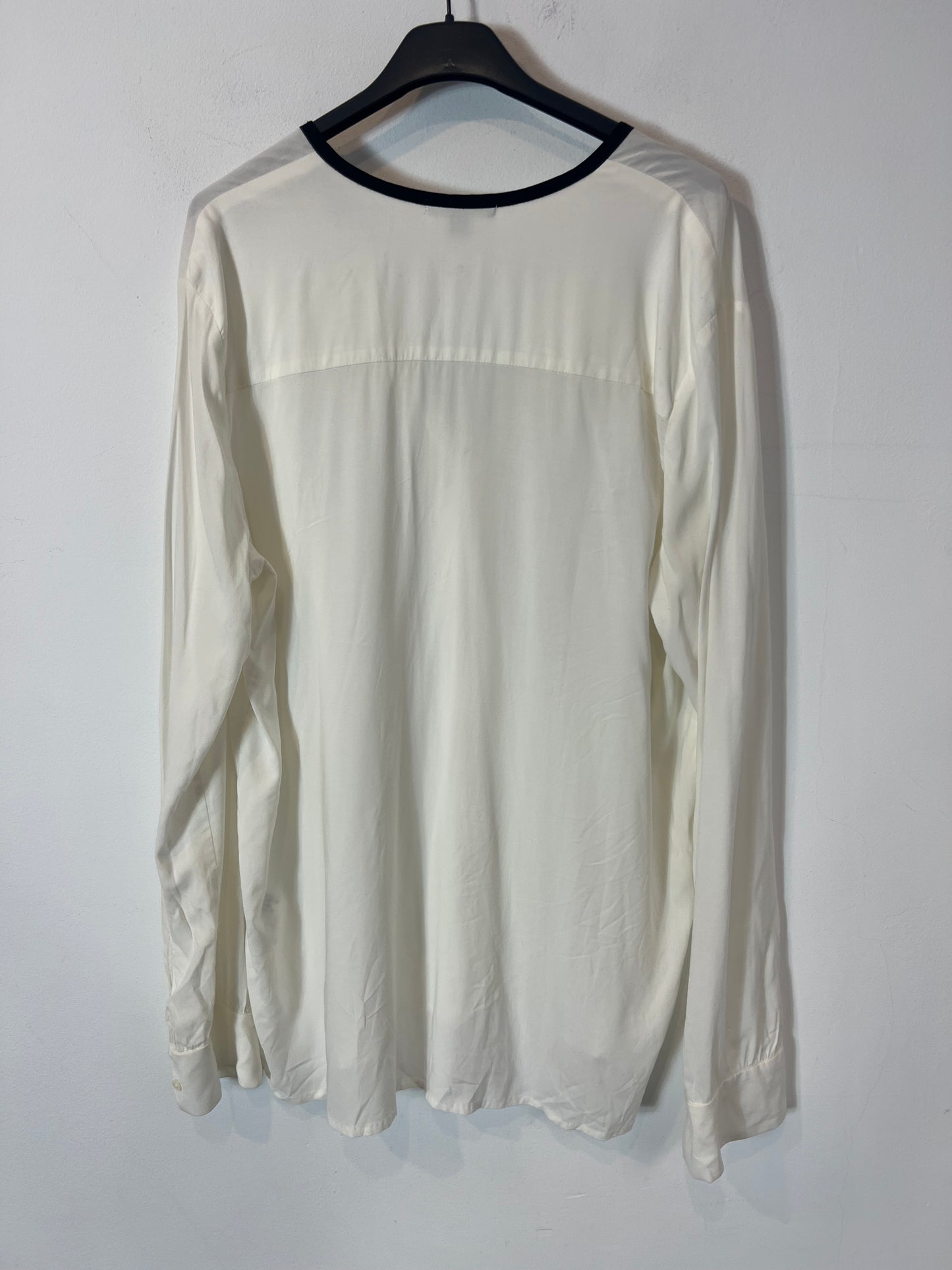 JAMES PERSE LOS ANGELES. Flowy white blouse with neckline. Size 4 (L)