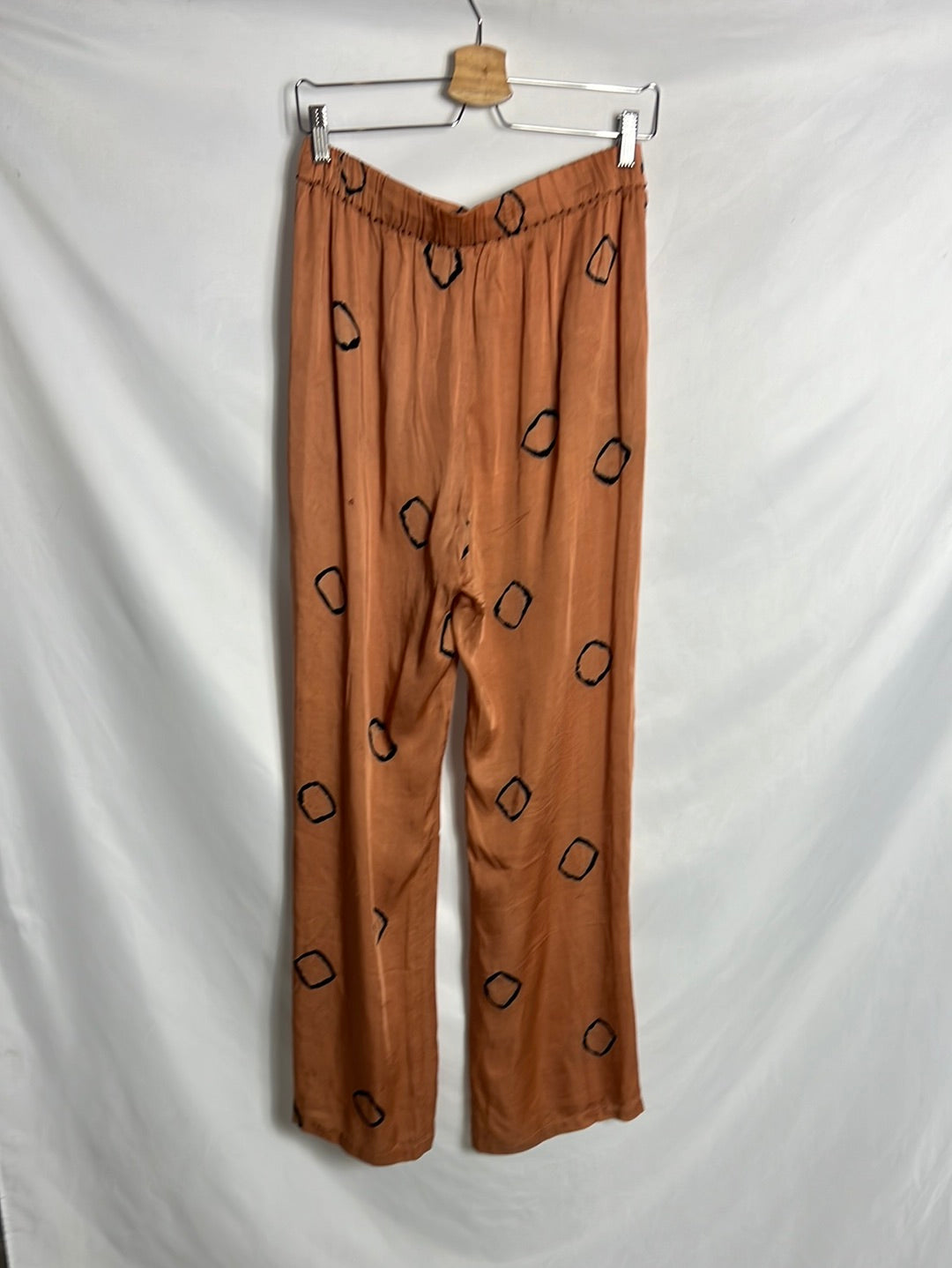 MAISON HOTEL. Total look fluido caldera. T M (Tara)