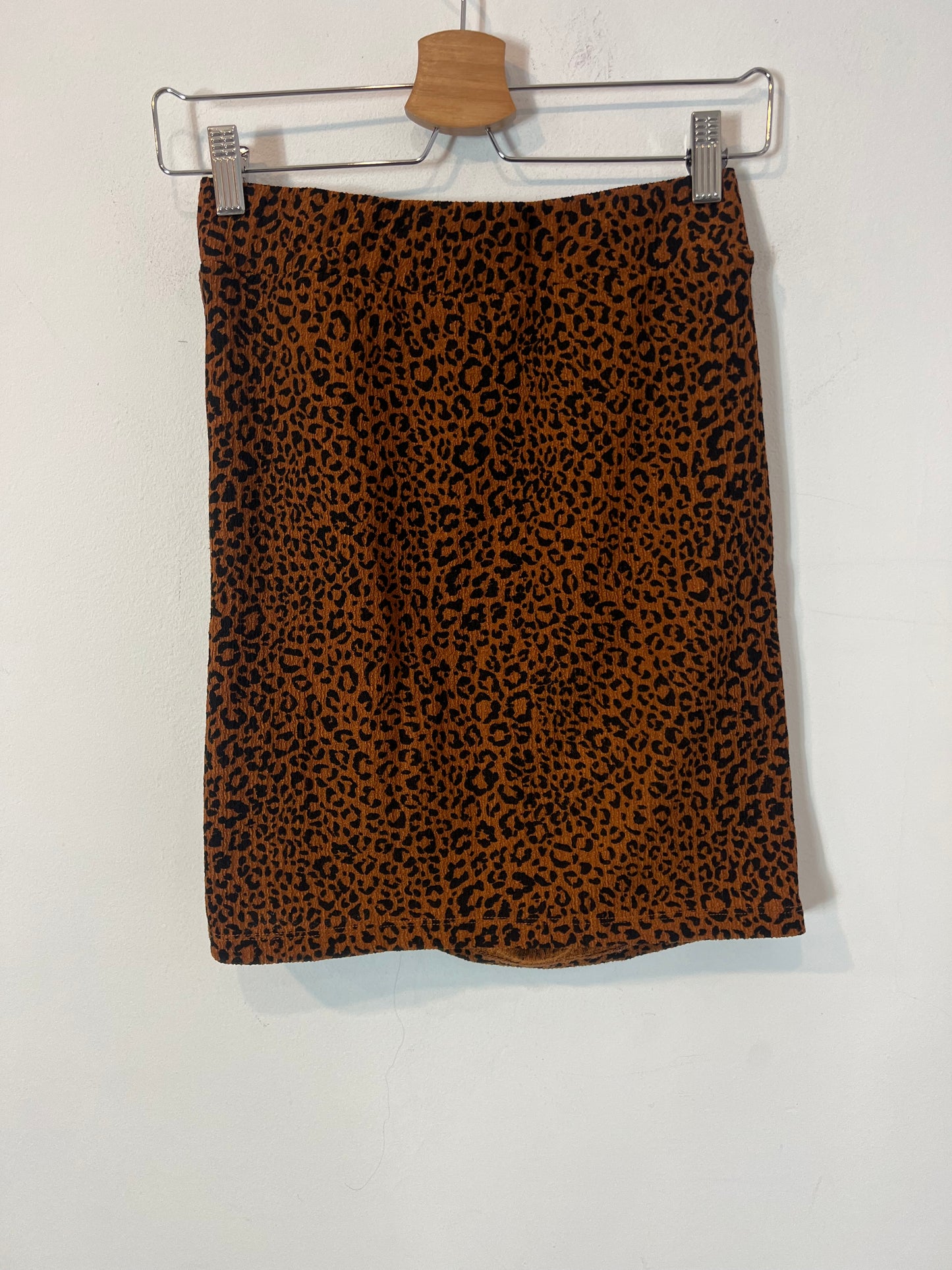 STRADIVARIUS. Short elastic animal print skirt. TM