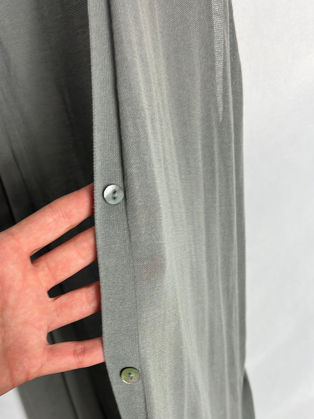 ZARA. Total look gris vestido y chaleco. T M