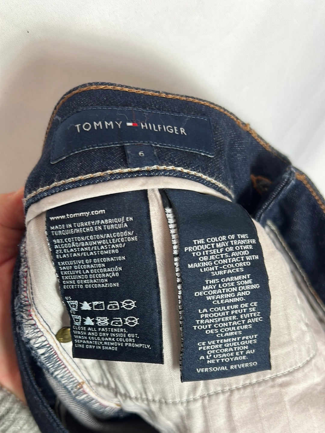TOMMY HILFIGUER. Dark denim skirt S.6(l)
