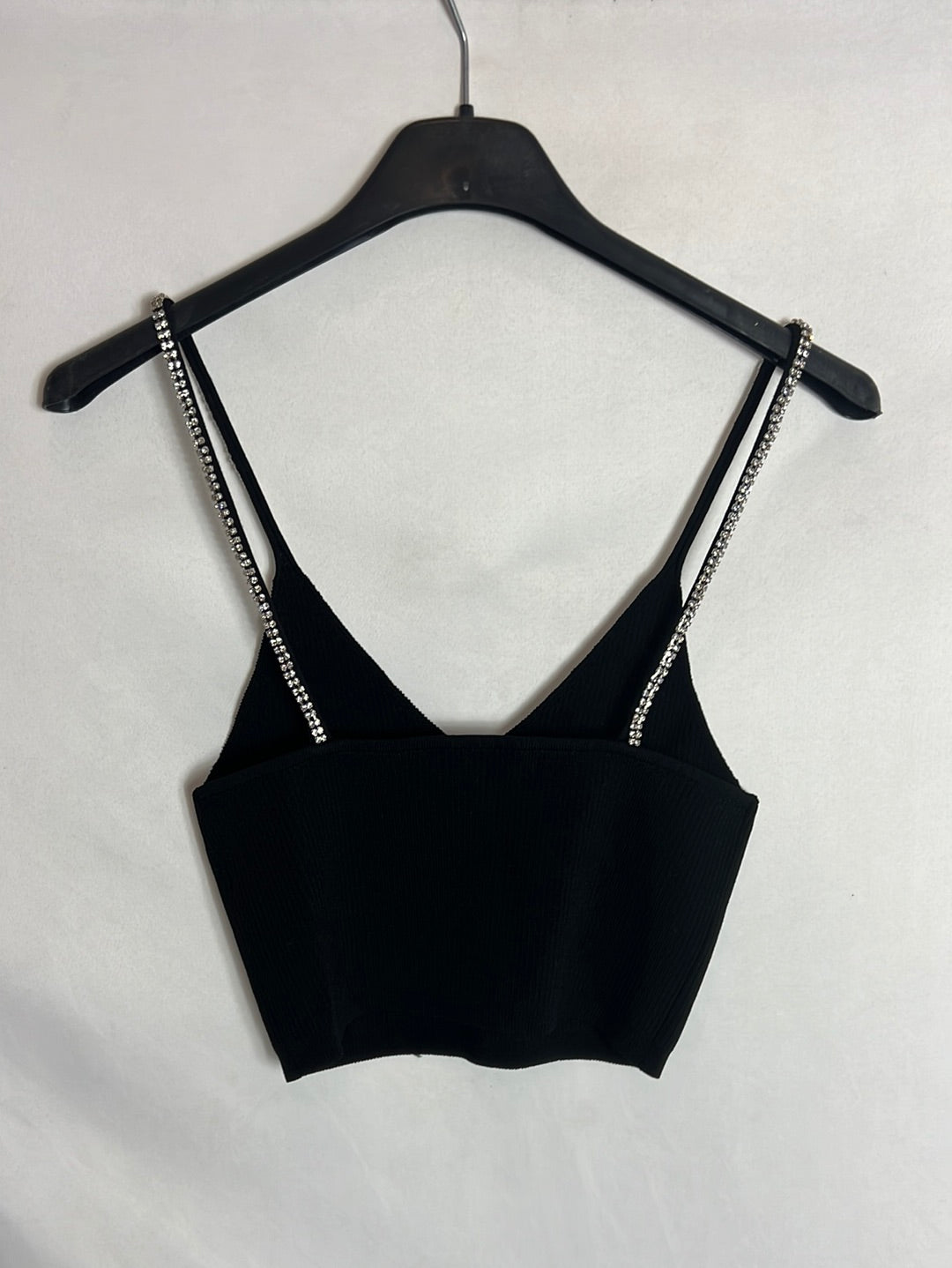 BERHSKA. Croptop canalé elastico pedrería. T M