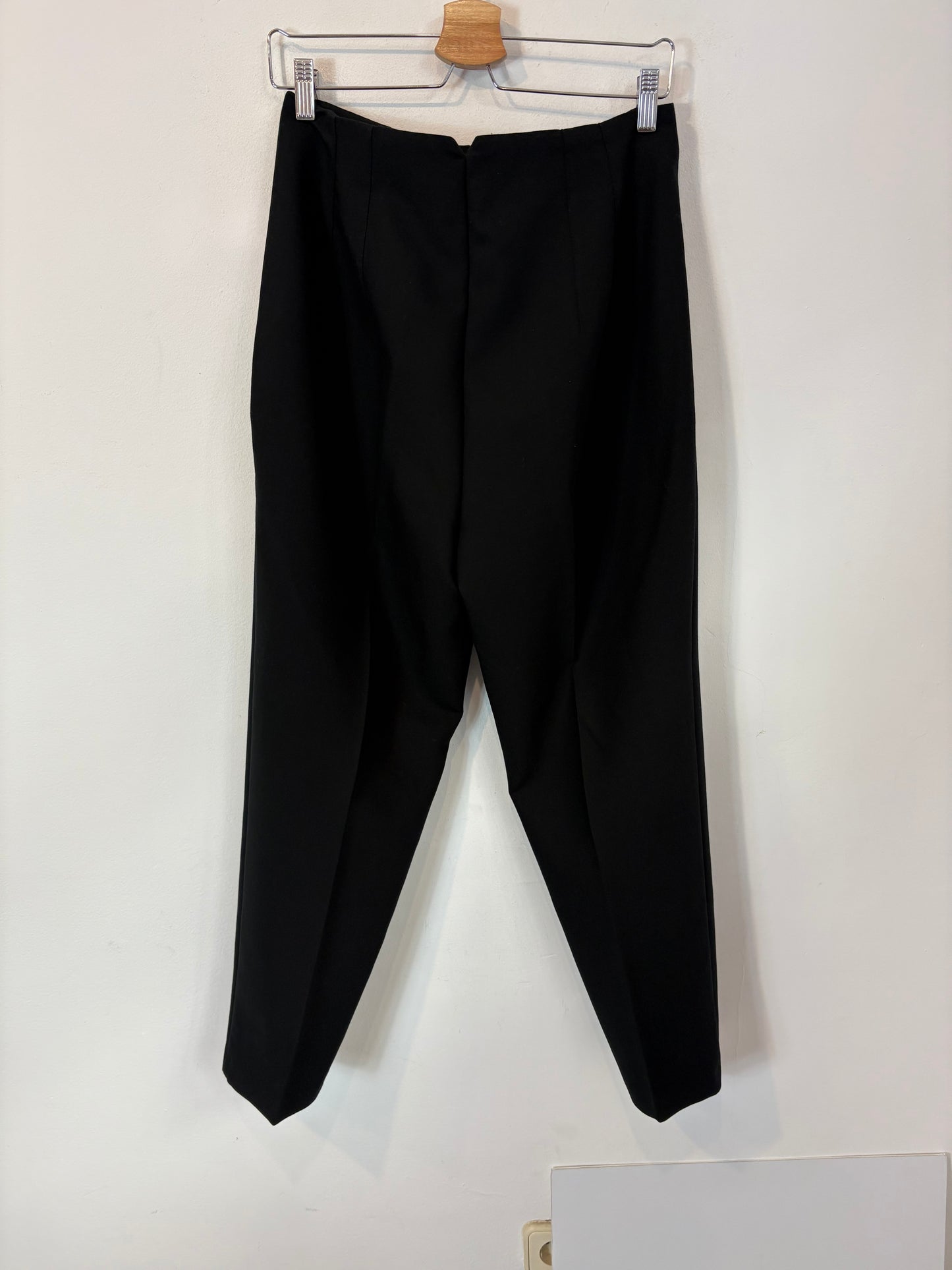 ZARA. Pantalón negro de vestir