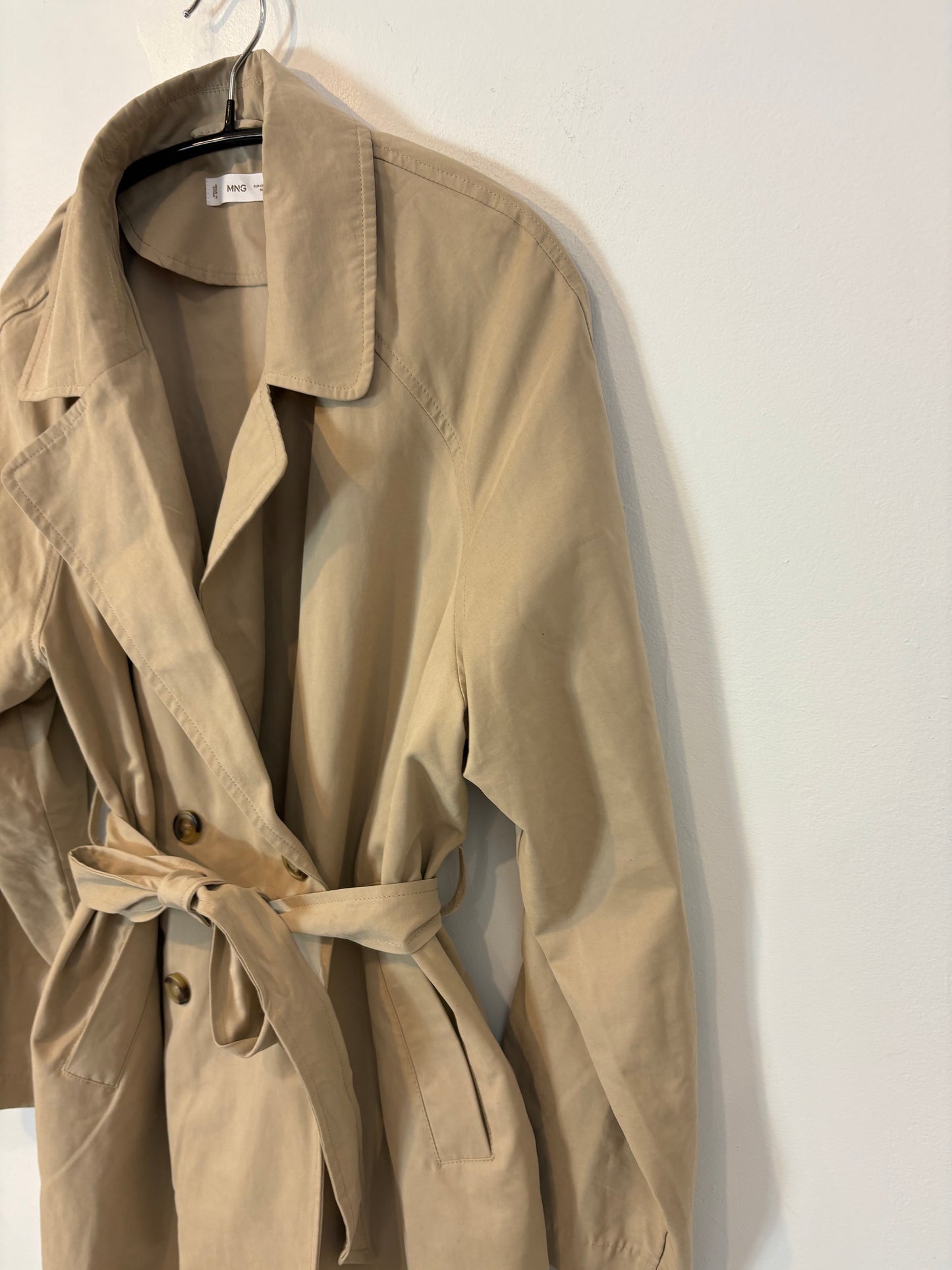 MANGO. Gabardina beige 3/4