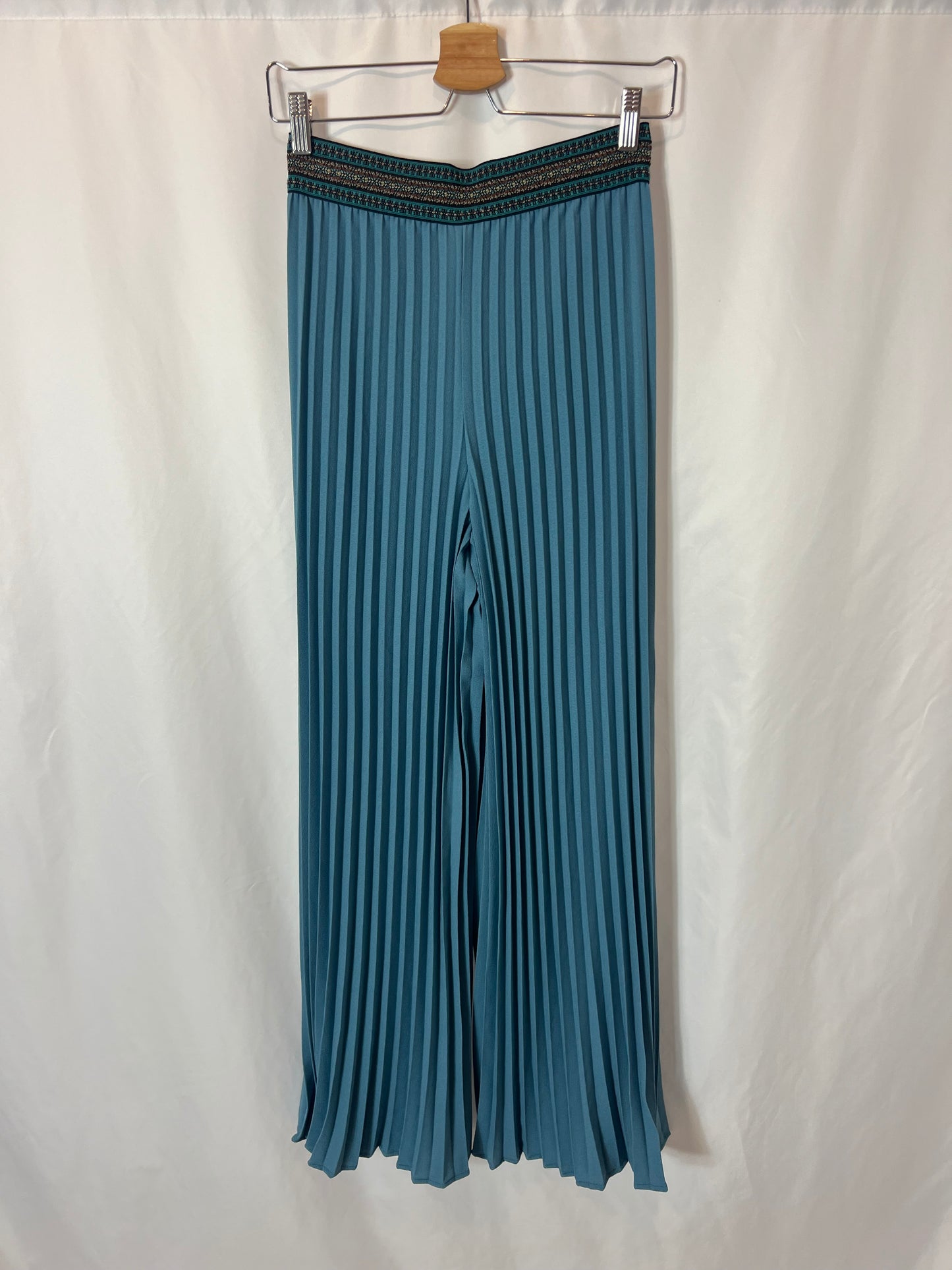 OKY COKY. Pantalón azul plisado T.38