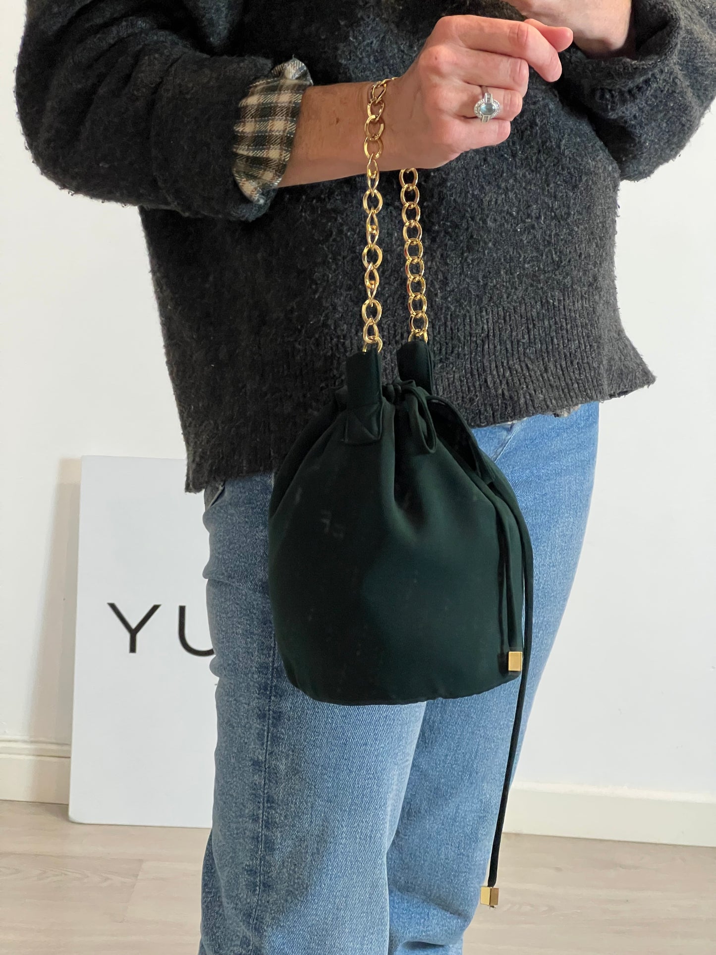 OTRAS. Bombonera verde tela