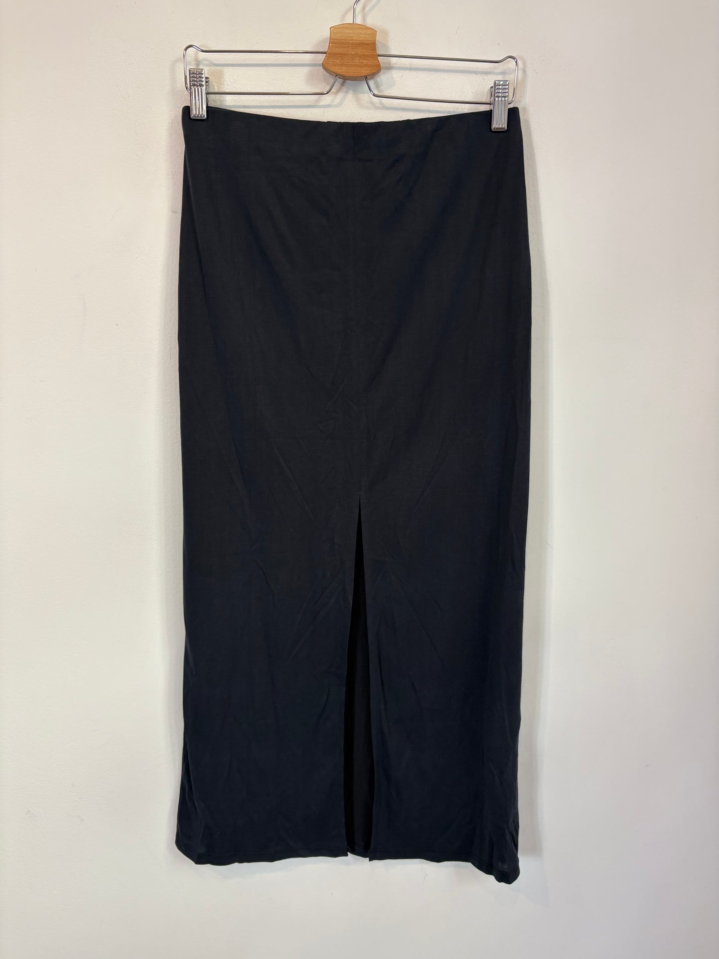 MANGO. Long, flowing dark blue skirt. TS