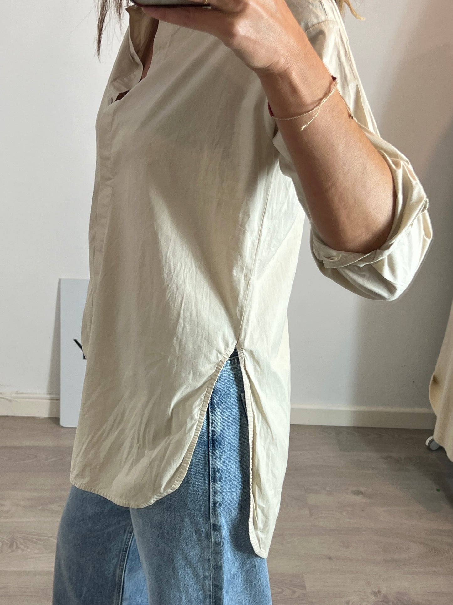 SHON MOTT. Camisa beige cuello mao. T 1(S)