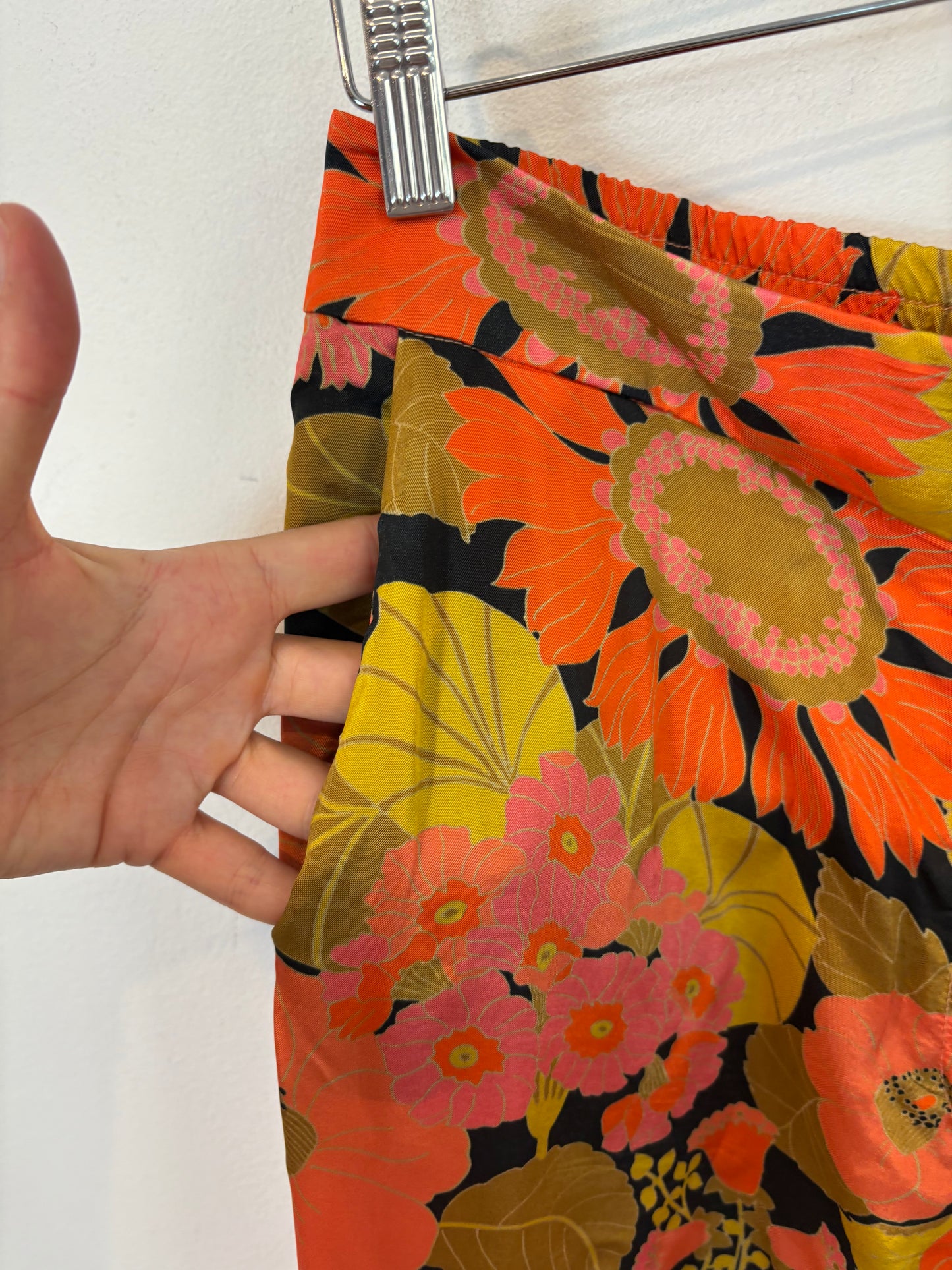 EL CORTE INGLÉS. Total look fluido estampado. T M